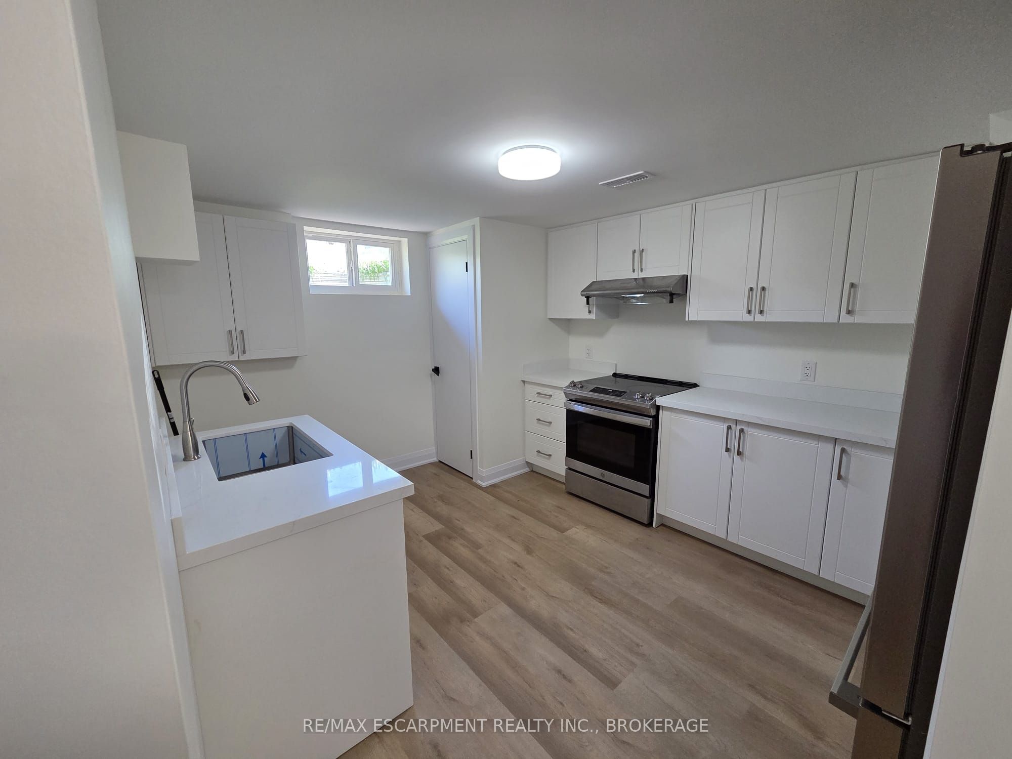 12 Ferndale Avenue Lower, St. Catharines, ON L2P 1V3 photo 2