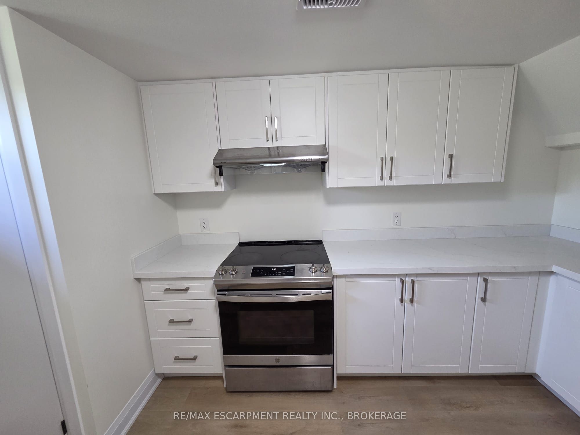 12 Ferndale Avenue Lower, St. Catharines, ON L2P 1V3 photo 3