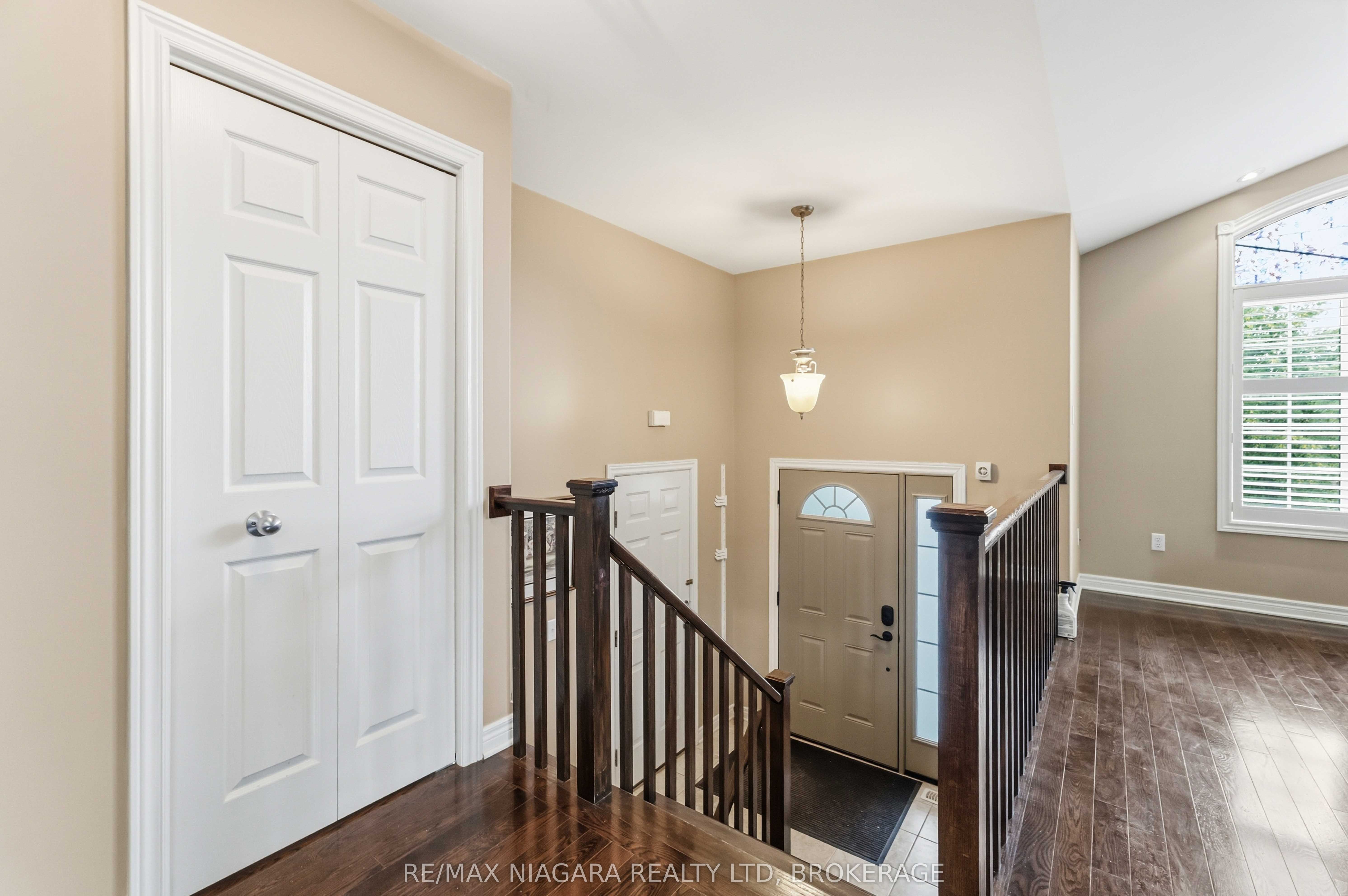 8340 Racey Avenue, Niagara Falls, ON L2H 3M7 photo 2