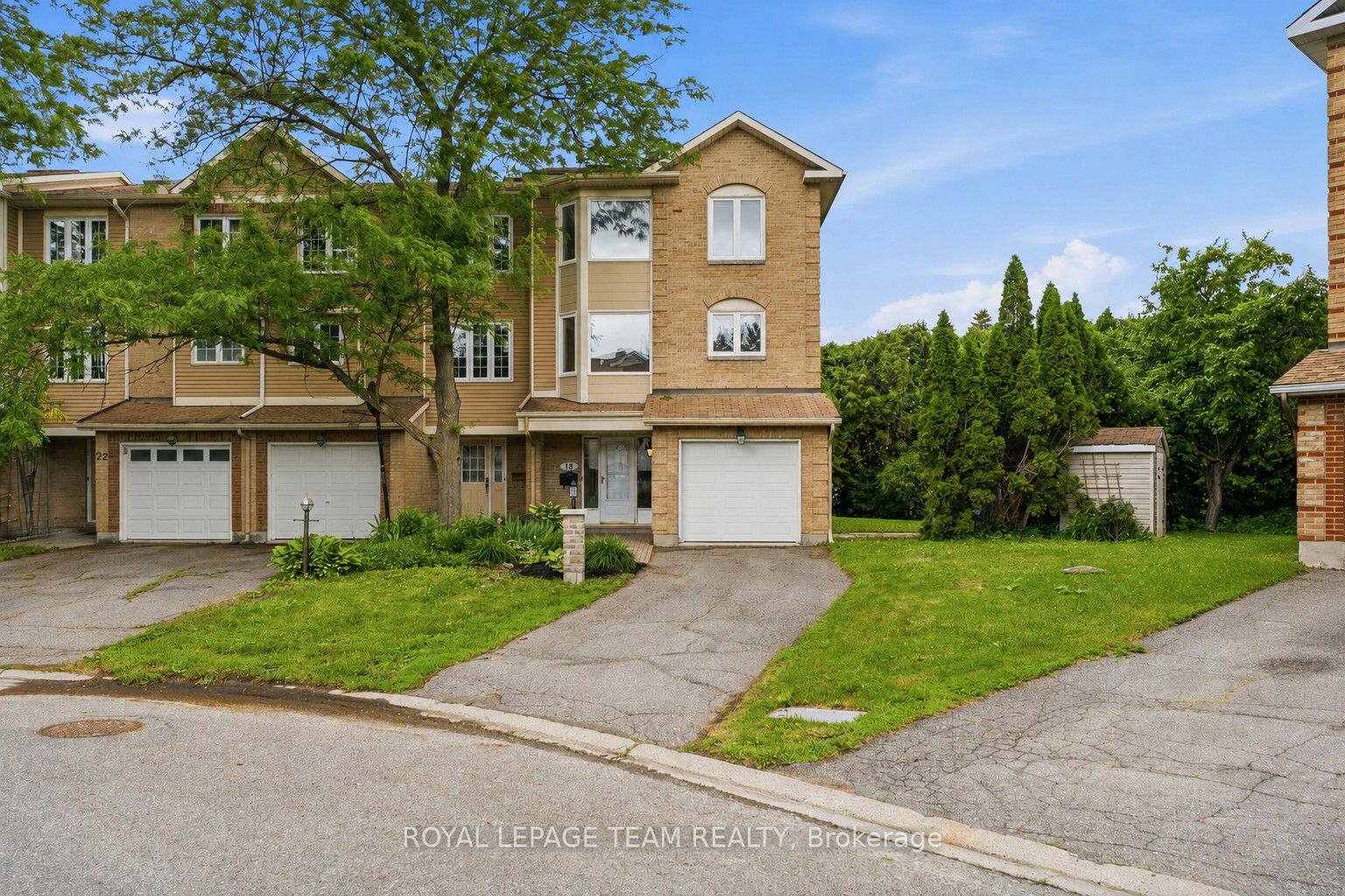 18 Arbordale Crescent, South of Baseline to Knoxdale, ON K2G 5C6 photo 2