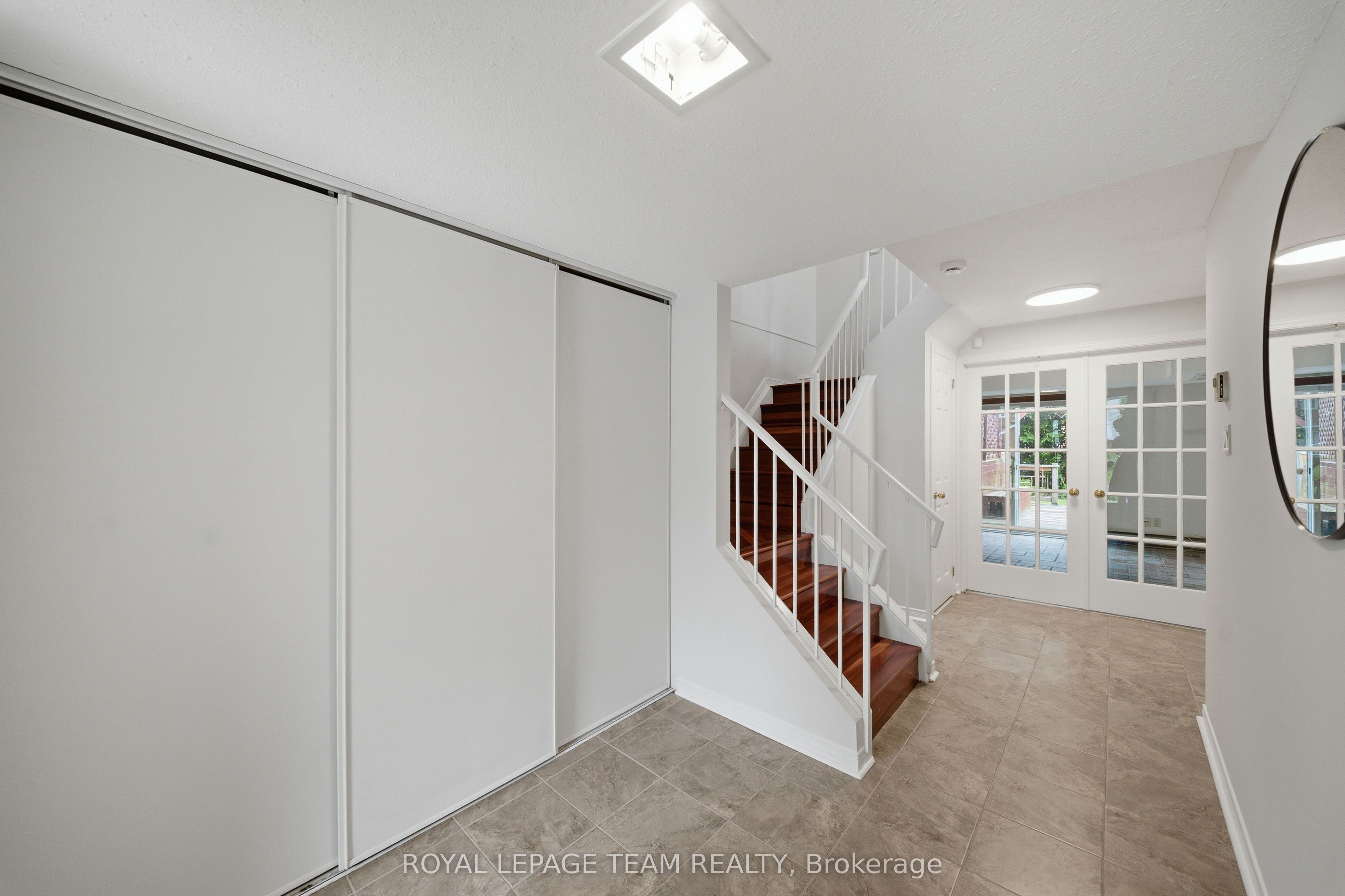 18 Arbordale Crescent, South of Baseline to Knoxdale, ON K2G 5C6 photo 5