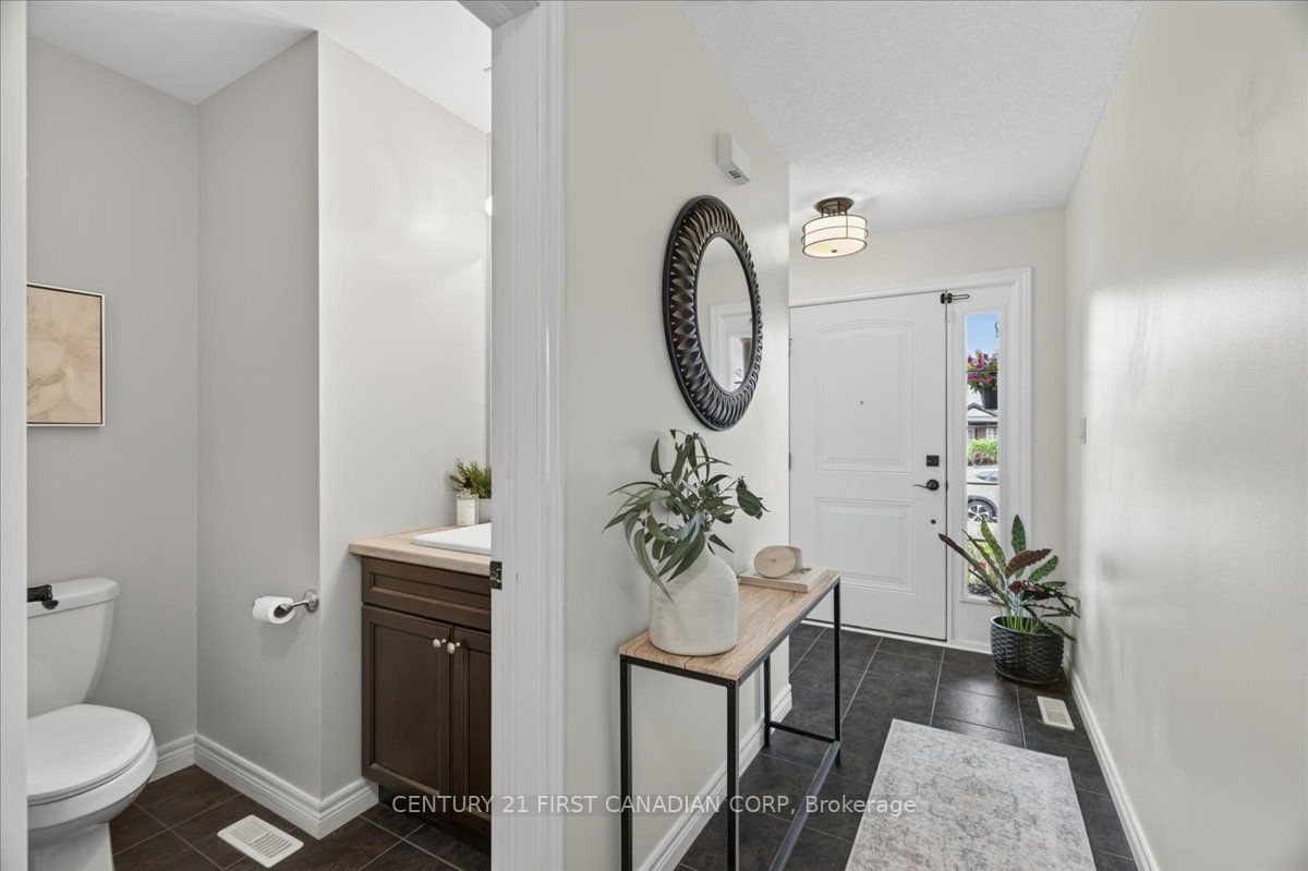 6828 Vallas Circle, London South, ON N6P 0B5 photo 5