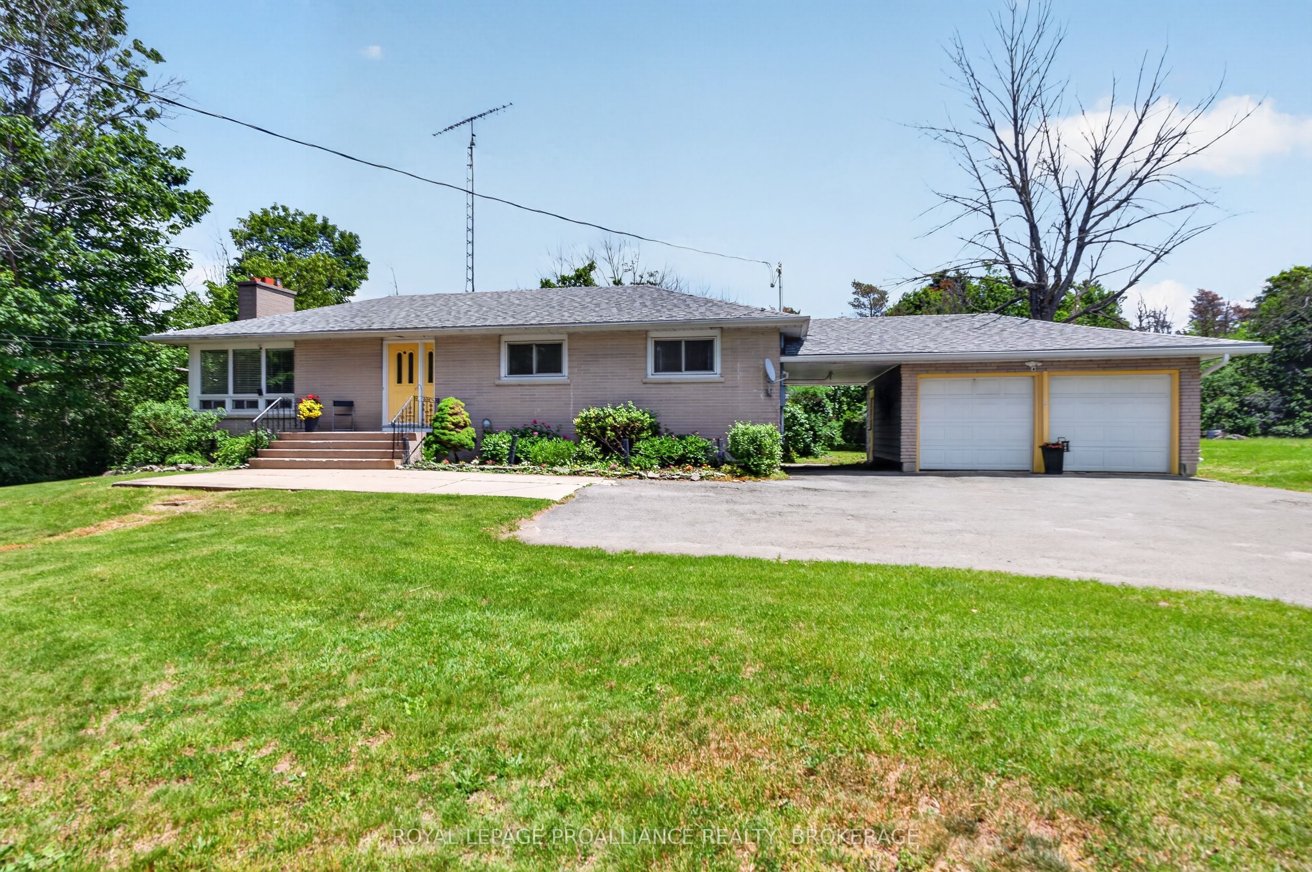 1912 Sydenham Road, Kingston, ON K7L 4V4