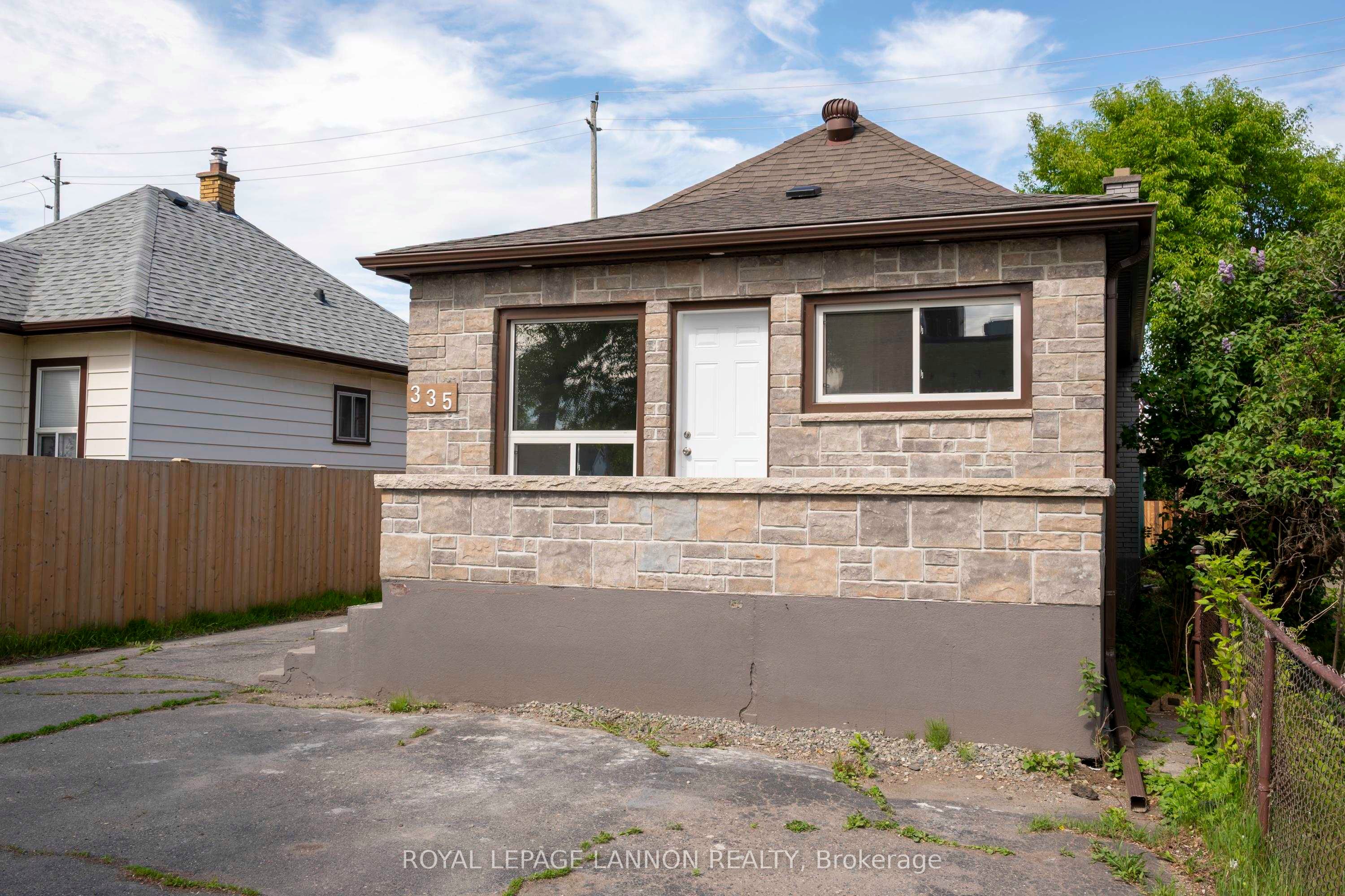 335 VICKERS Street N, Thunder Bay, ON P7C 4B1 photo 2