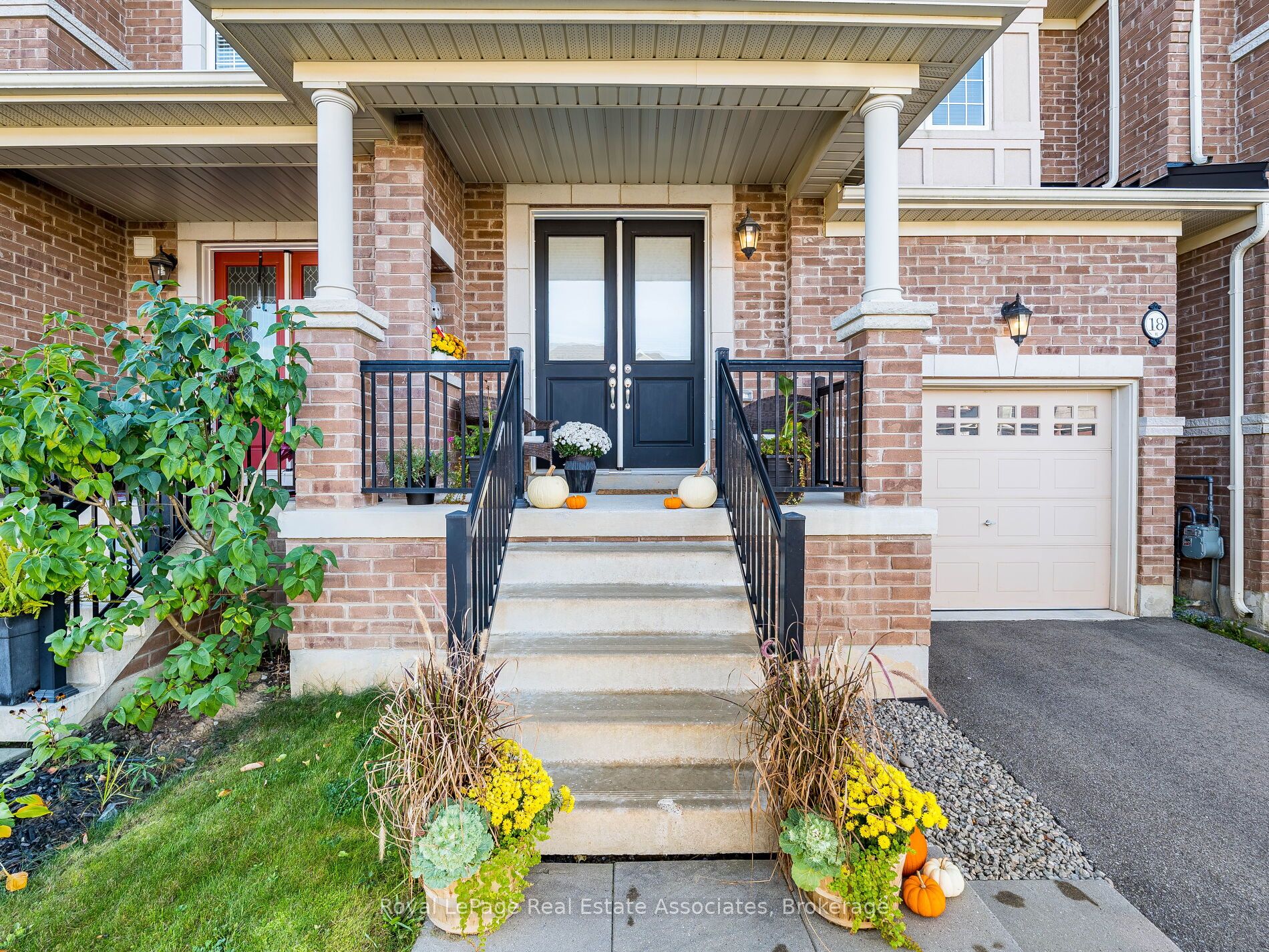 18 Heming Trail, Hamilton, ON L9K 0J8 photo 2