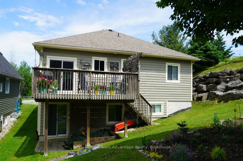 40 Winnifred Avenue E, Parry Sound, ON P2A 2E7 photo 2