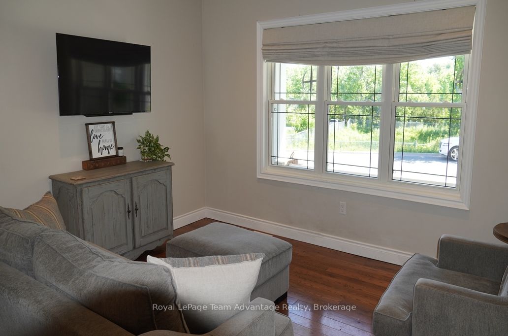 40 Winnifred Avenue E, Parry Sound, ON P2A 2E7 photo 3
