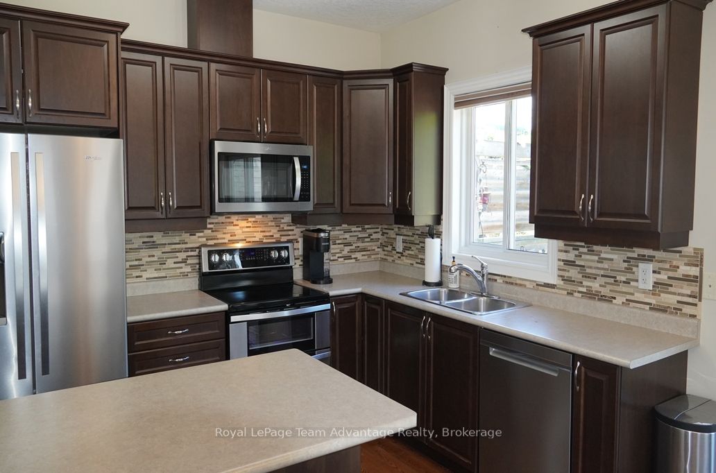 40 Winnifred Avenue E, Parry Sound, ON P2A 2E7 photo 5