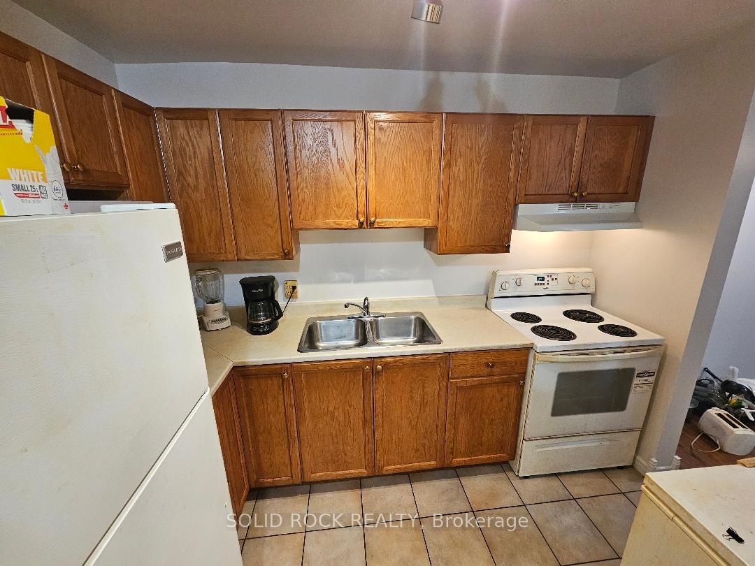 2000 Jasmine Crescent 304, Beacon Hill North - South and Area, ON K1J 8K4 photo 3