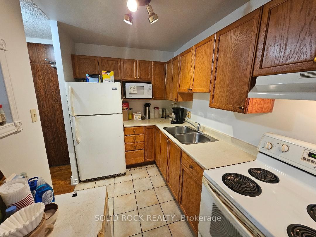 2000 Jasmine Crescent 304, Beacon Hill North - South and Area, ON K1J 8K4 photo 4