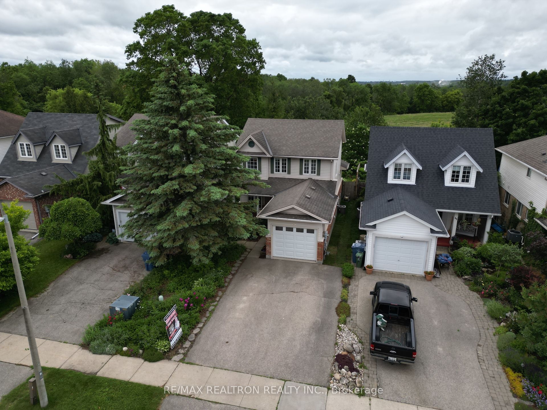 45 Waxwing Crescent, Guelph, ON N1C 1E3 photo 2