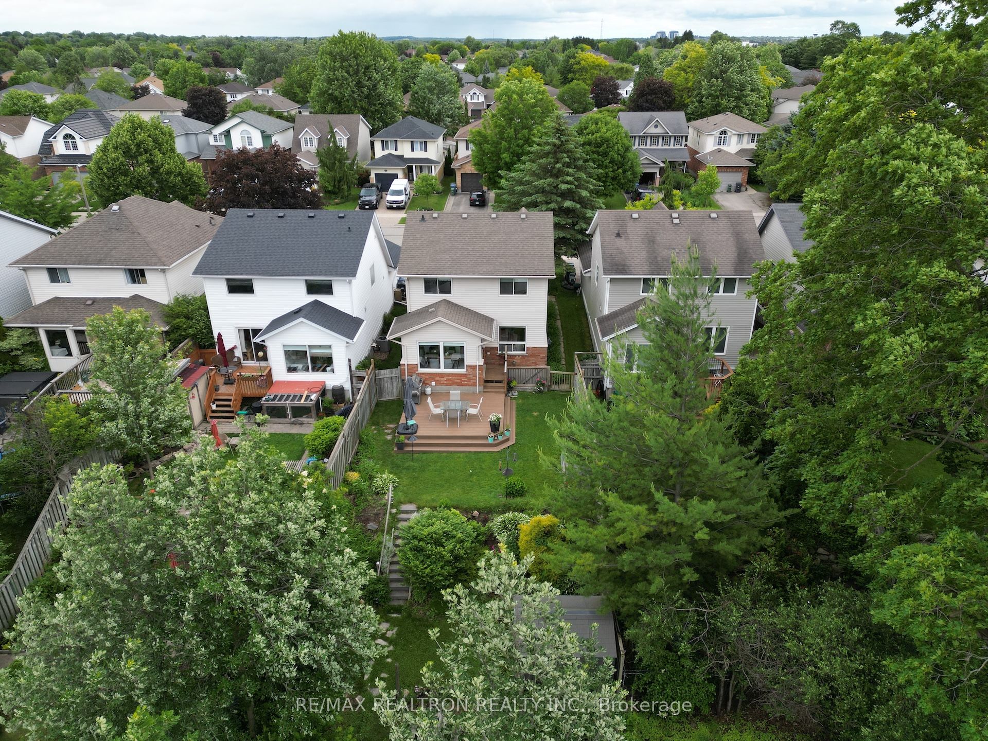 45 Waxwing Crescent, Guelph, ON N1C 1E3 photo 3
