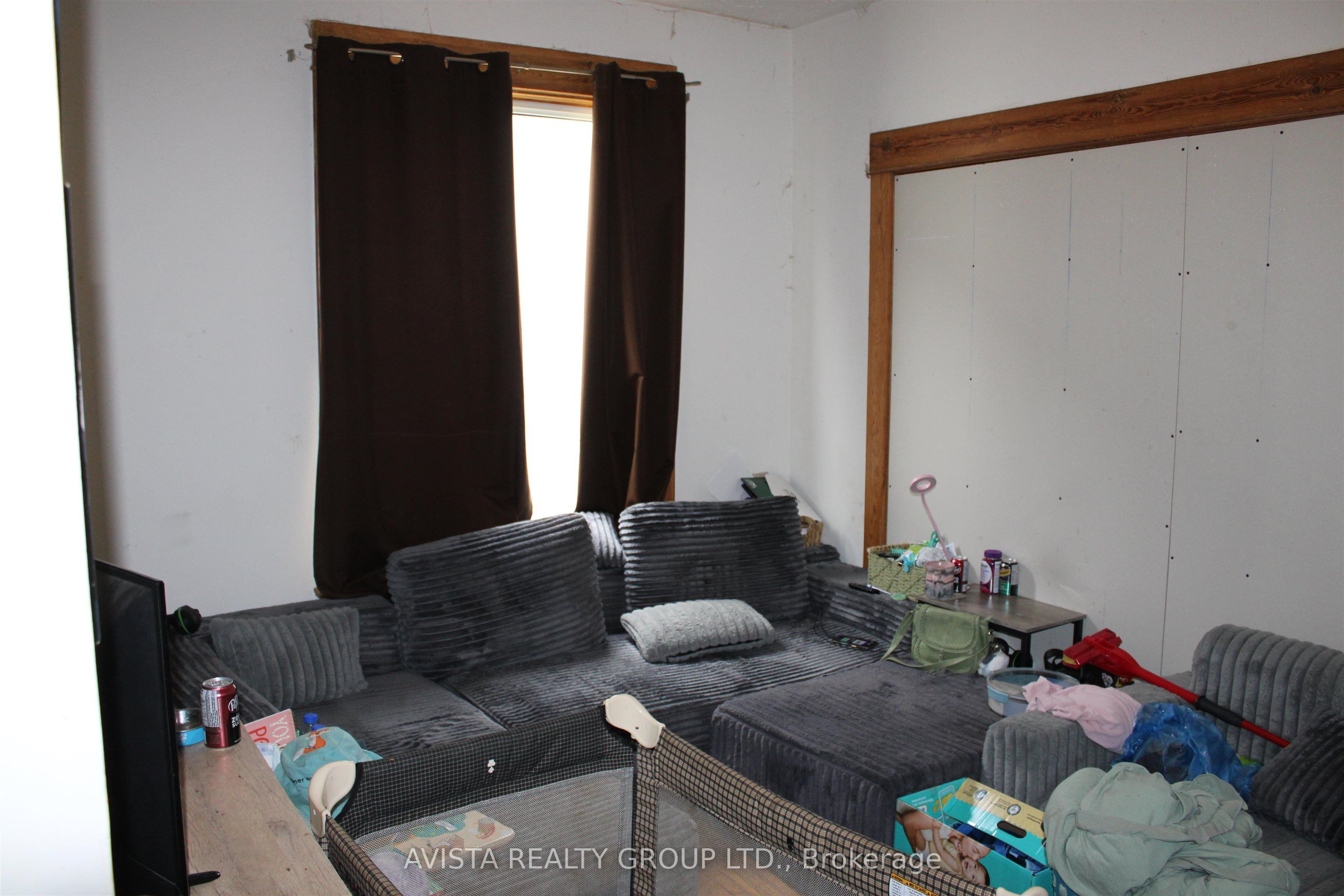 221 Francis St W, Thunder Bay, ON P7E 4C1 photo 3