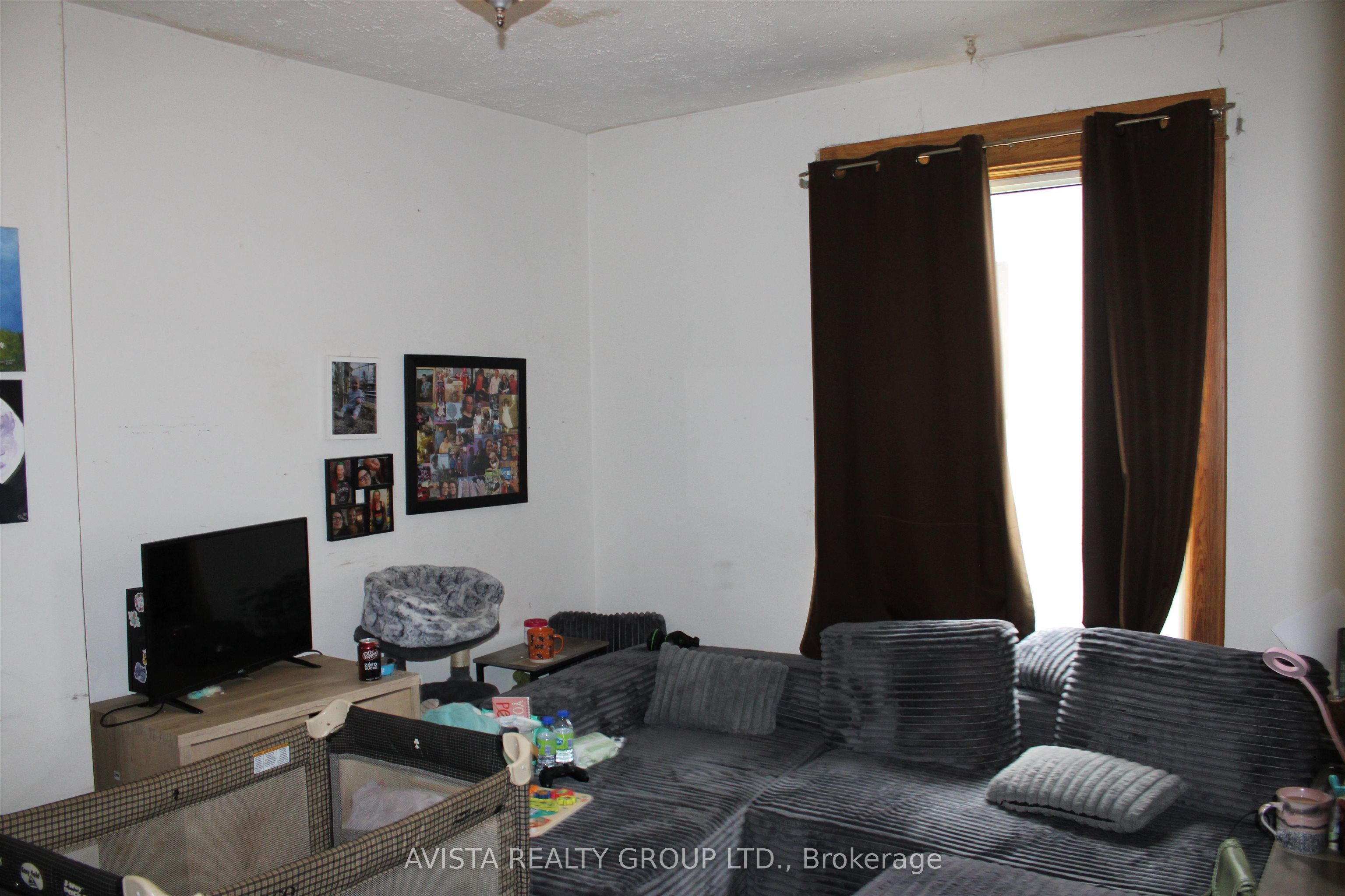 221 Francis St W, Thunder Bay, ON P7E 4C1 photo 4