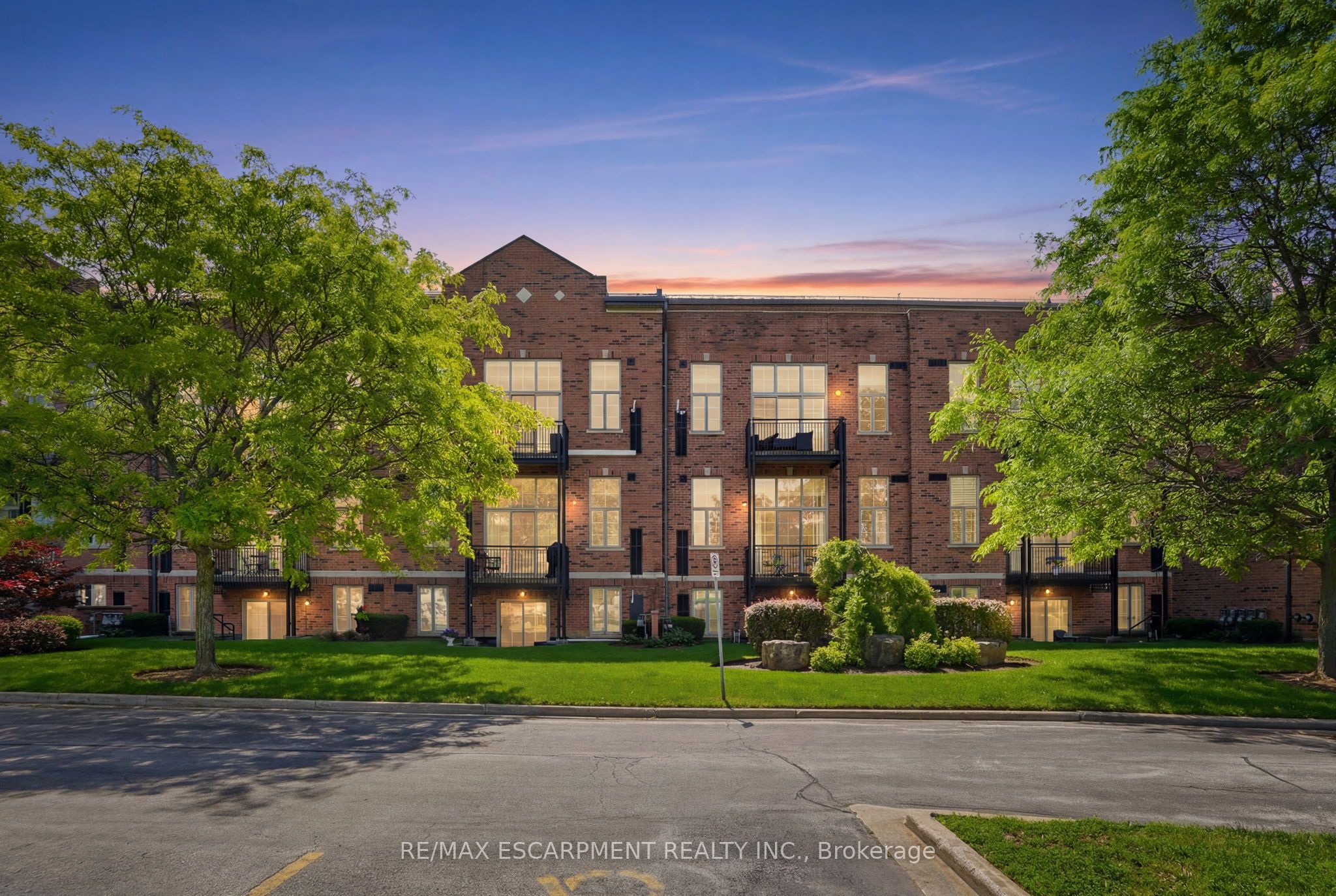 262 Dundas Street E 219, Hamilton, ON L8B 1A9