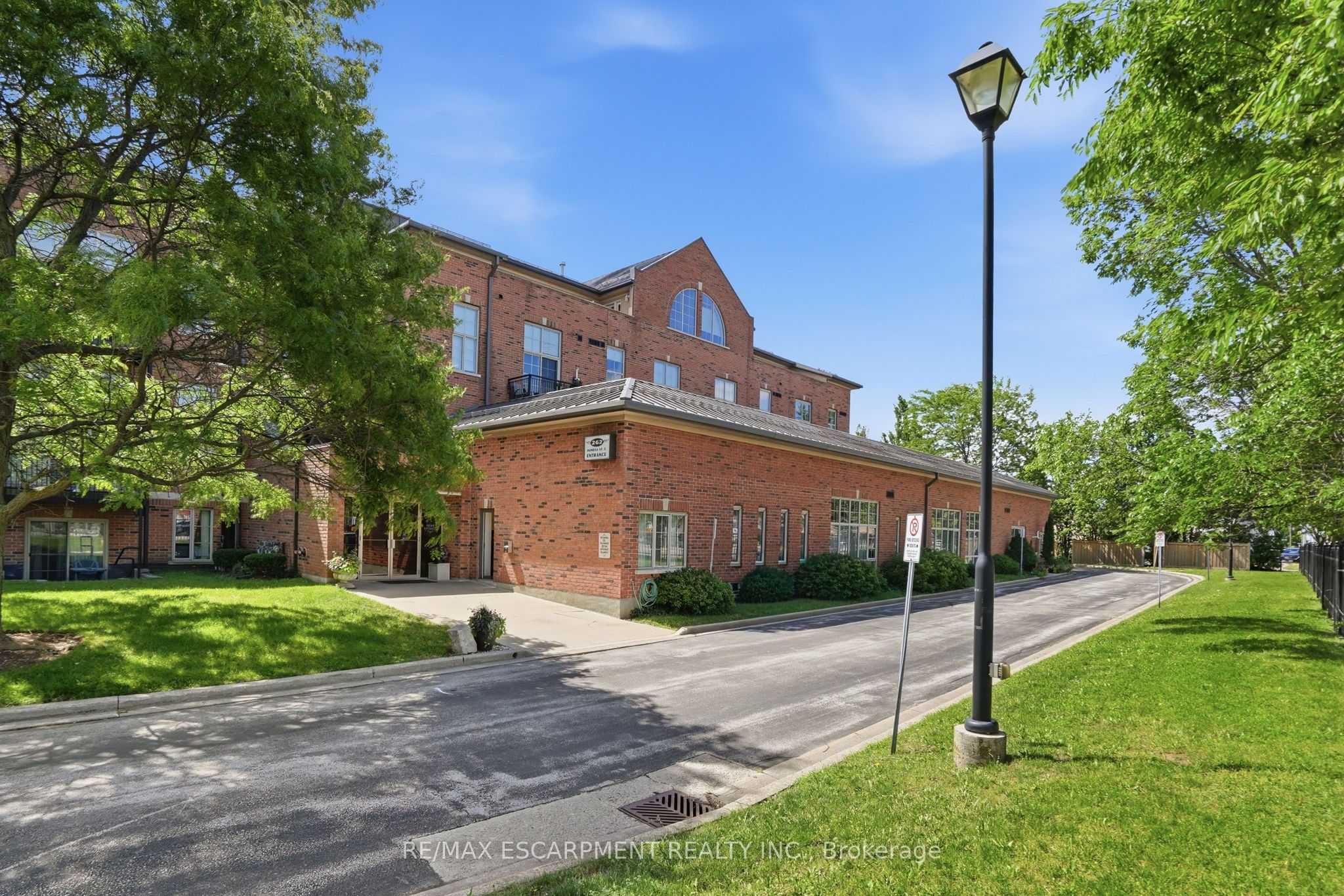262 Dundas Street E 219, Hamilton, ON L8B 1A9 photo 2