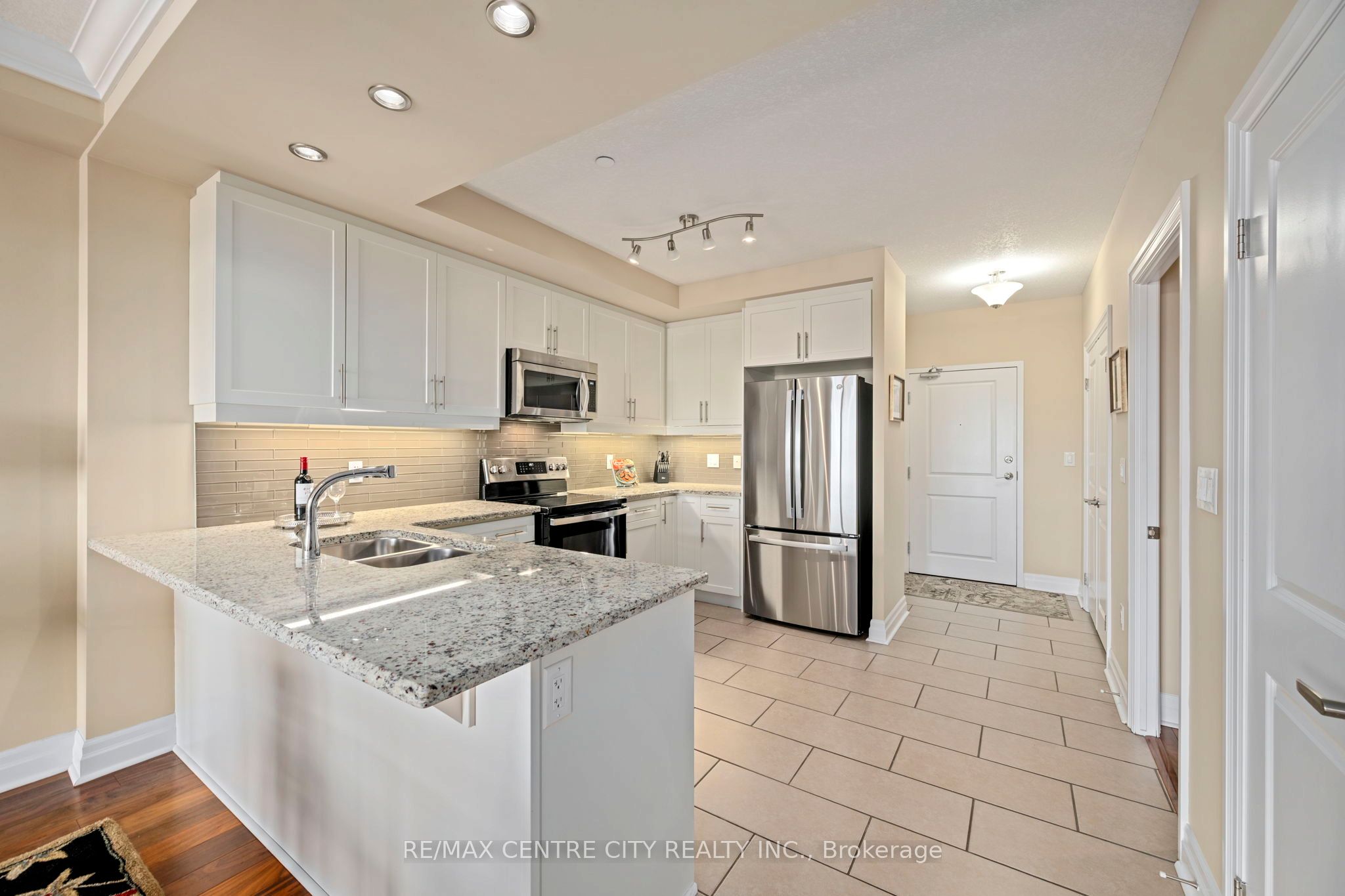 240 Villagewalk Boulevard 713, London North, ON N6G 0P6 photo 2