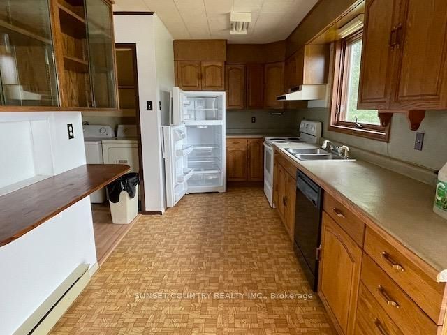 588 Thiel Road, Dryden, ON P8N 3G2 photo 2