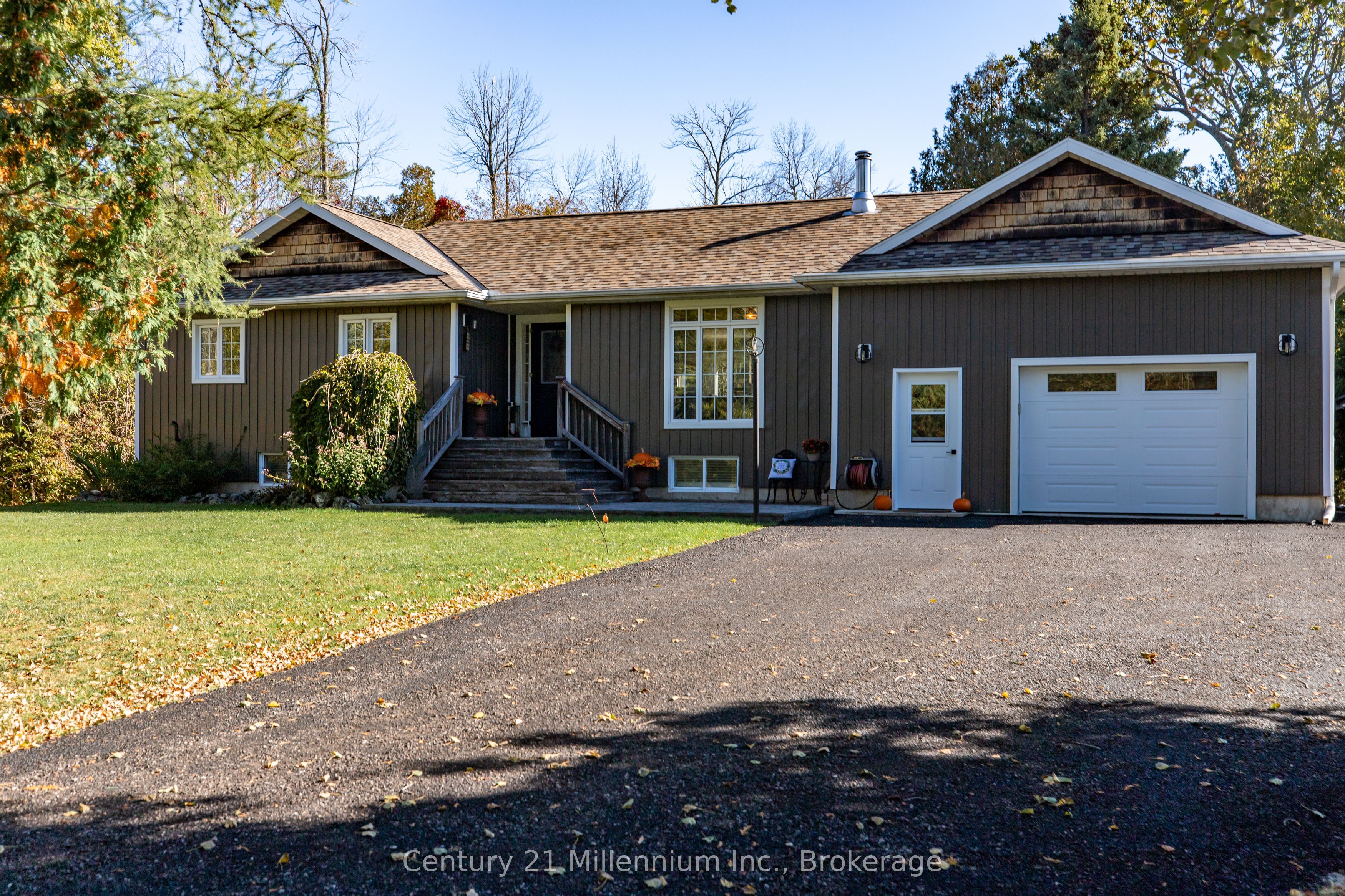 23 Pierce Street N, South Bruce Peninsula, ON N0H 2T0 photo 2