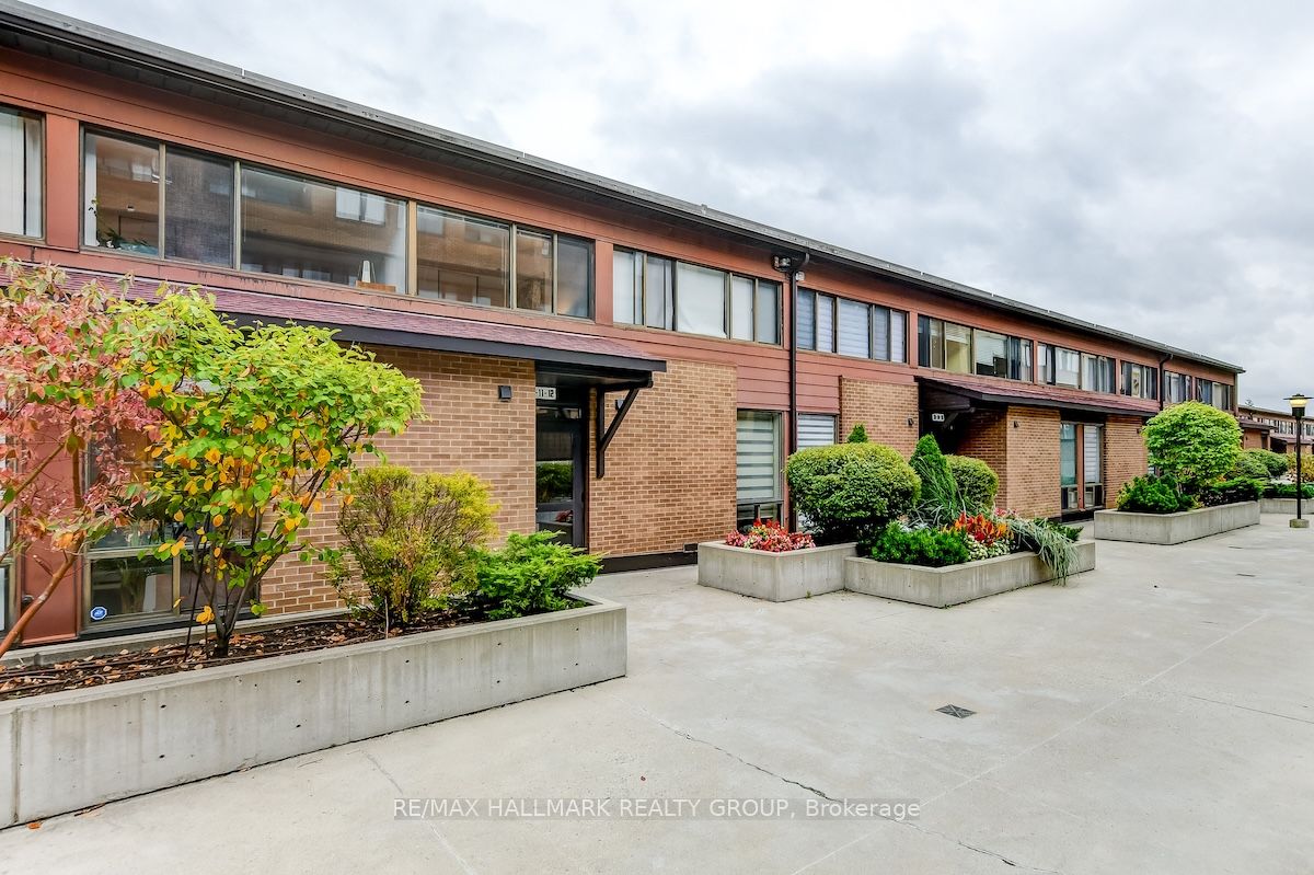 525 St Laurent Boulevard 4, Manor Park - Cardinal Glen and Area, ON K1K 2Z9