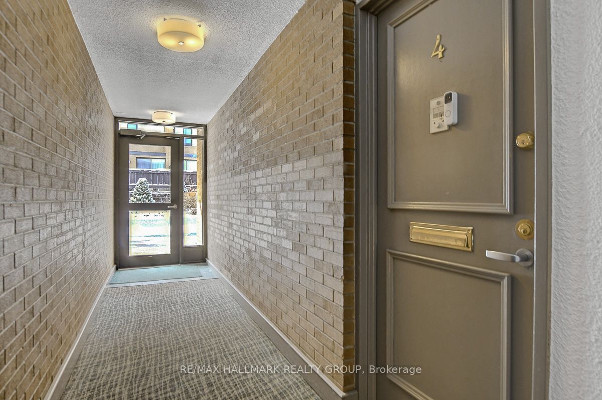 525 St Laurent Boulevard 4, Manor Park - Cardinal Glen and Area, ON K1K 2Z9 photo 3