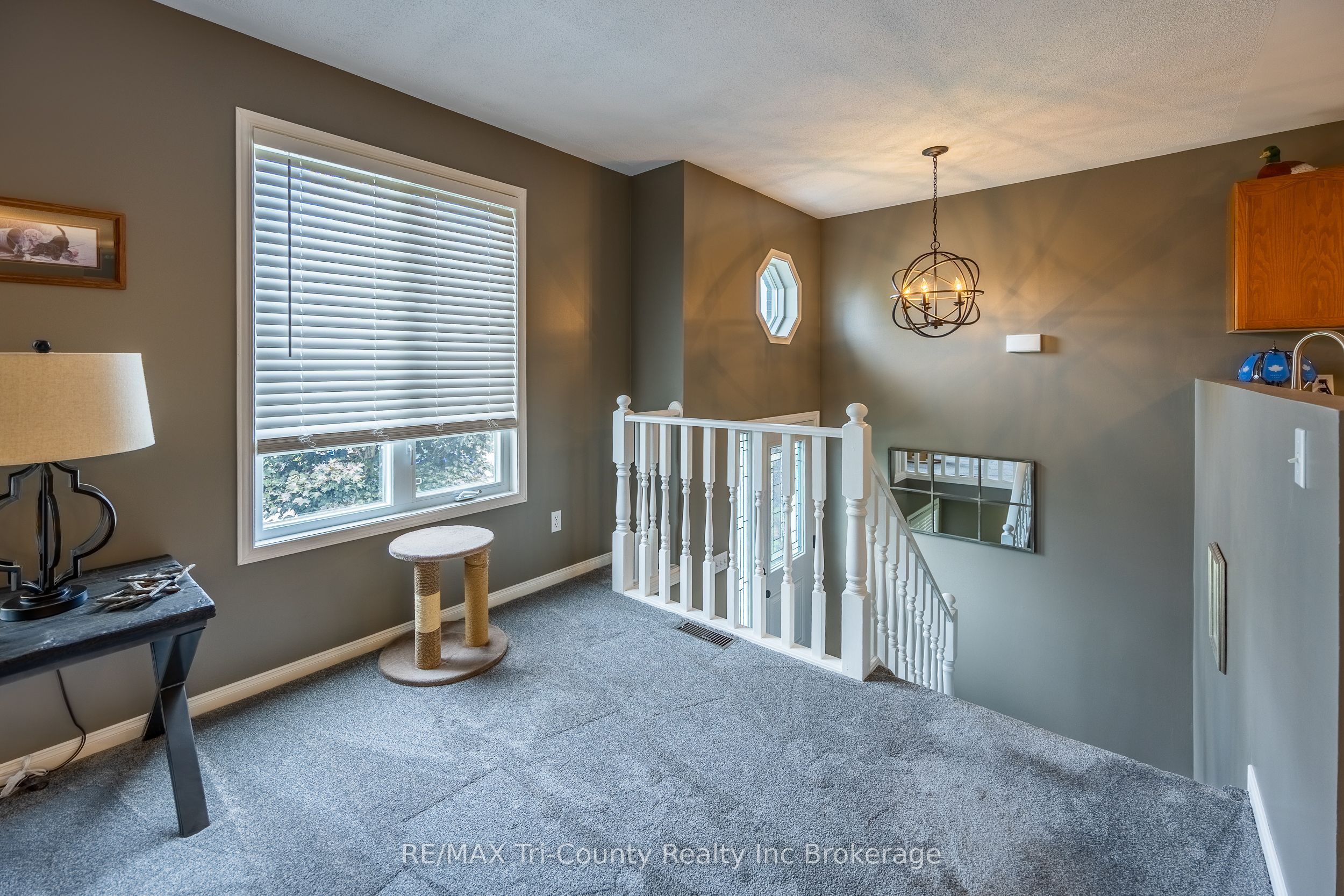 23 Magnolia Drive, Tillsonburg, ON N4G 5N9 photo 2