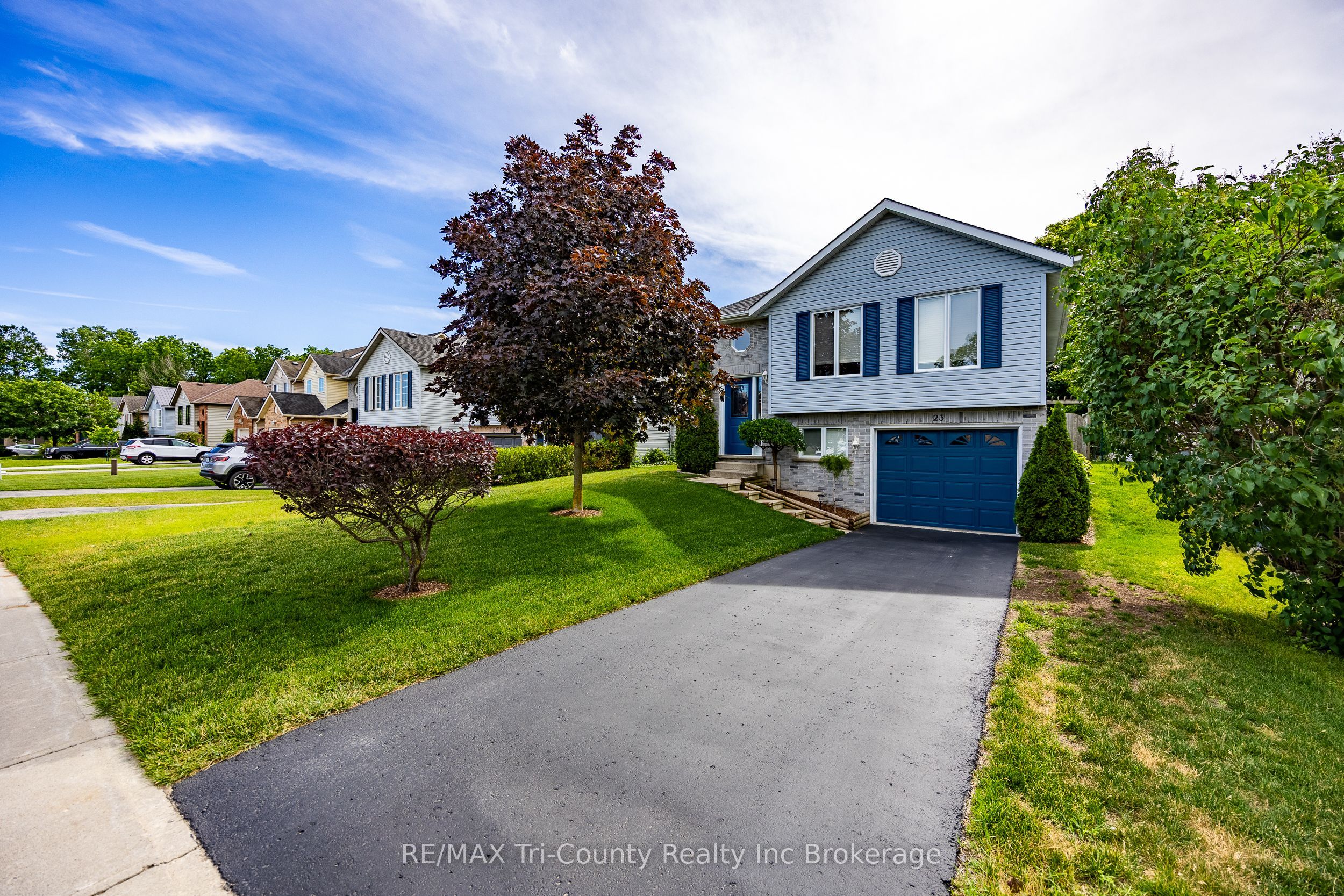 23 Magnolia Drive, Tillsonburg, ON N4G 5N9 photo 3