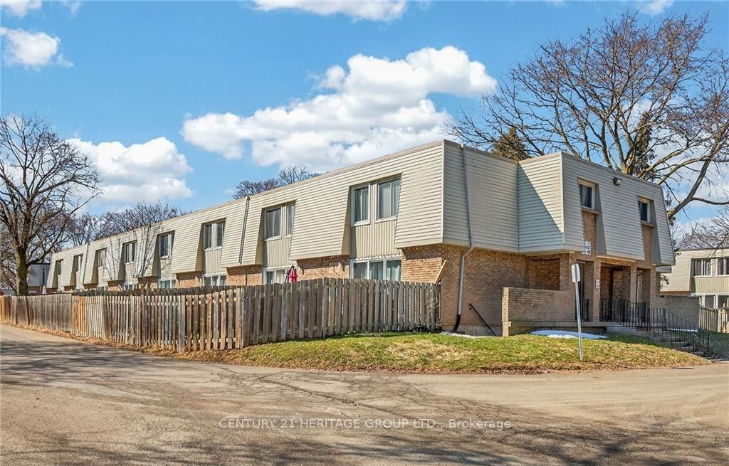 17 Old Pine Trail 182, St. Catharines, ON L2M 6P9