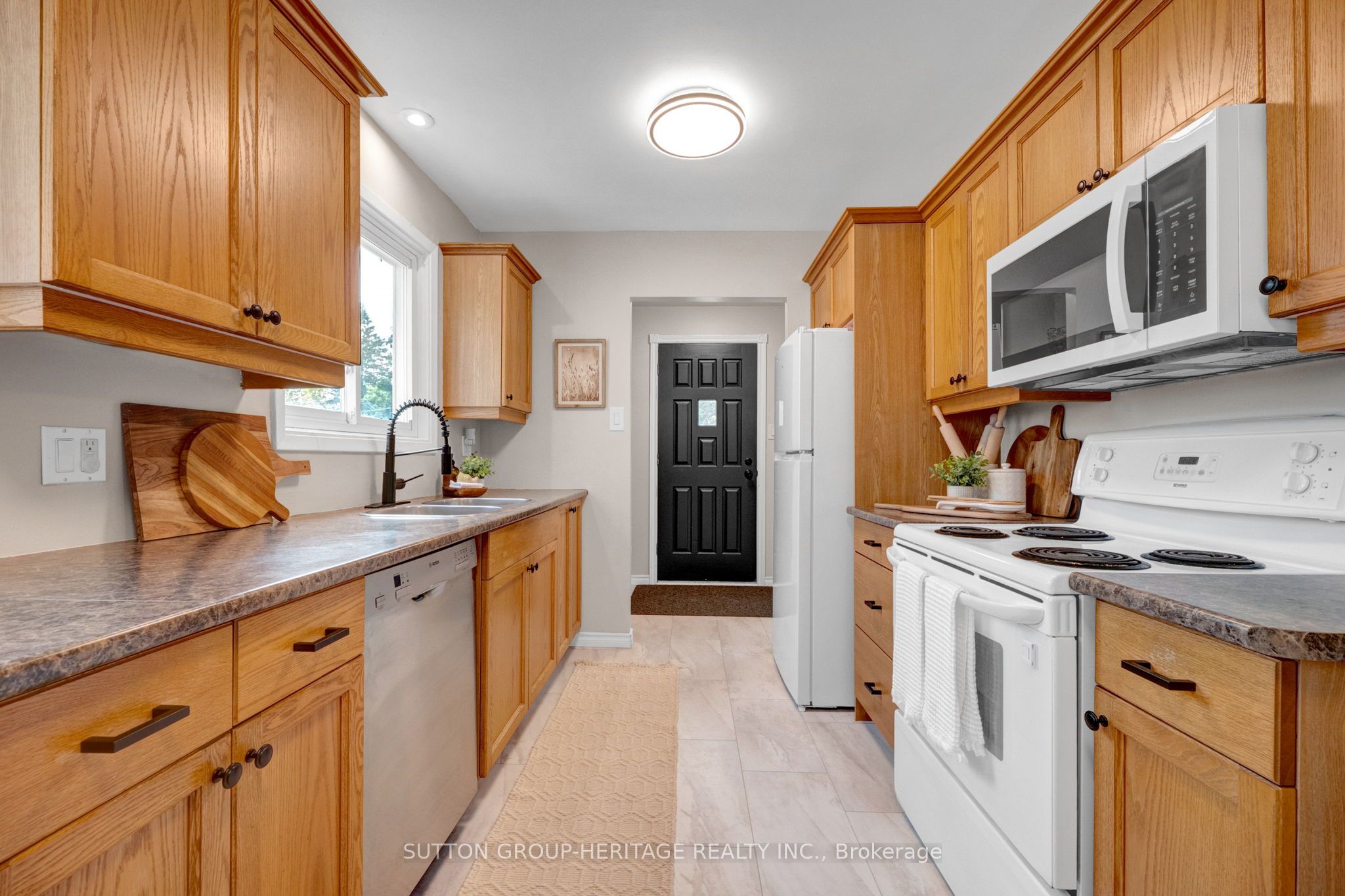 46 Alexander Avenue, Peterborough, ON K9J 6B4 photo 4