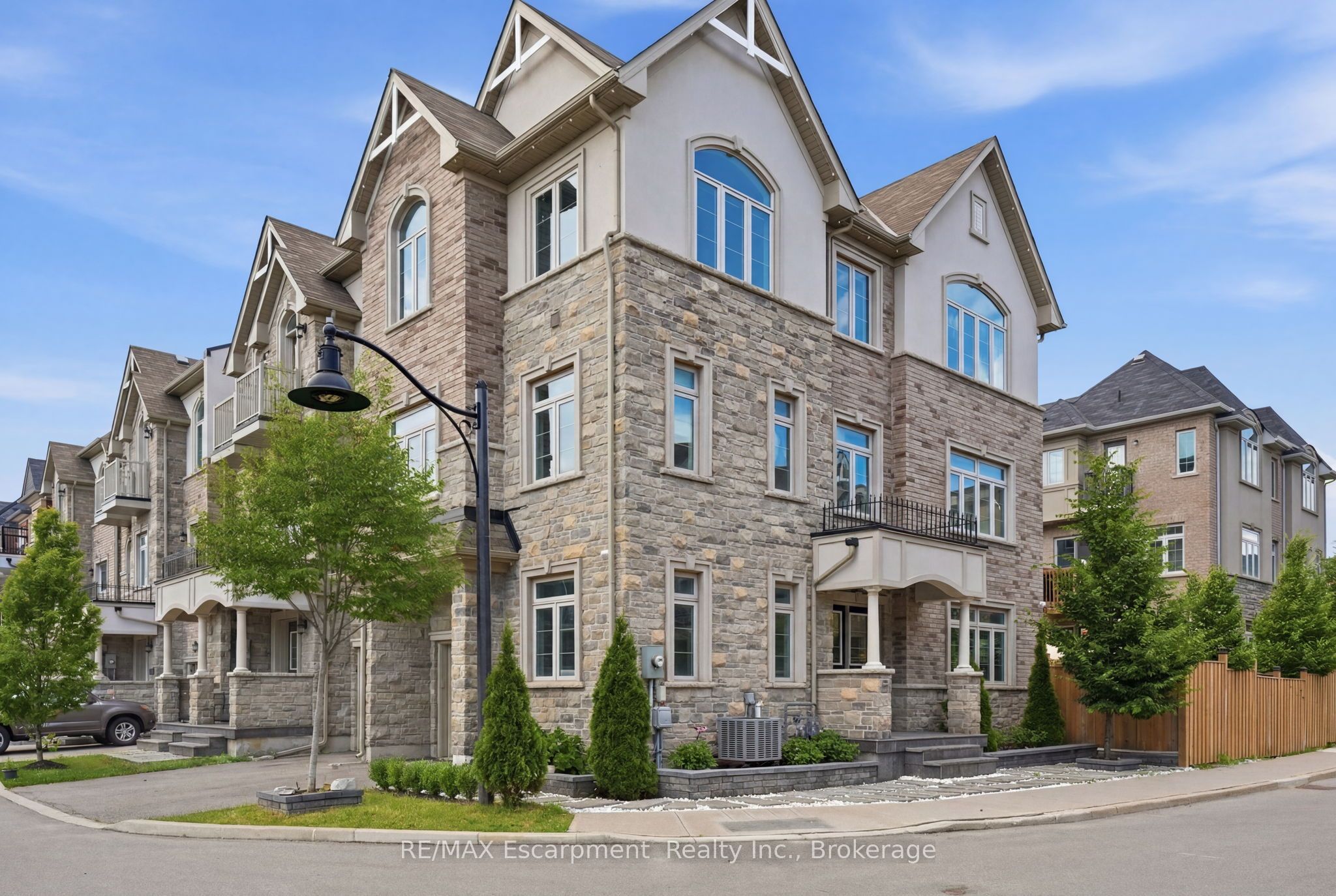 141 Borers Creek Circle, Hamilton, ON L8B 1W3 photo 2