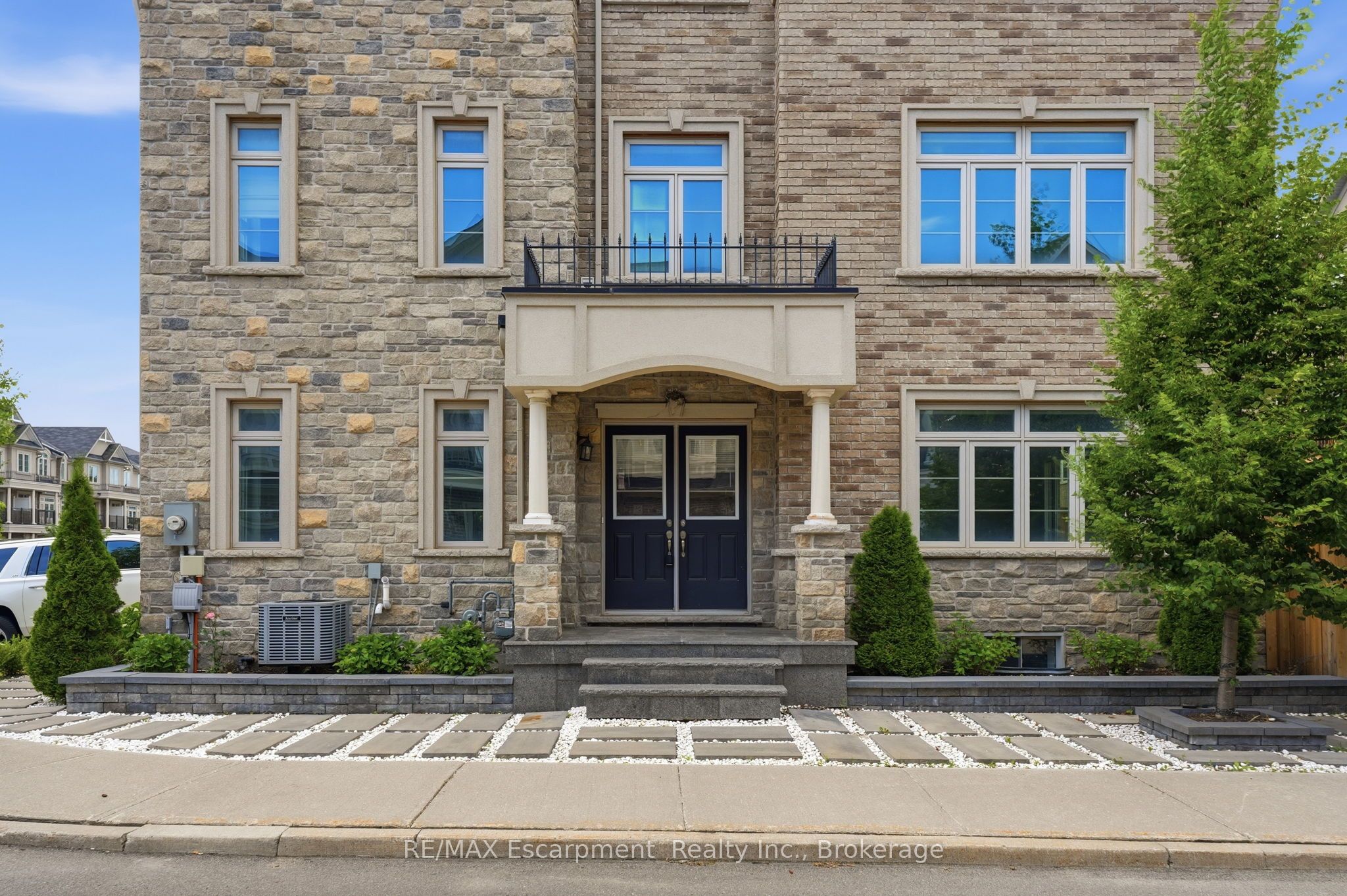 141 Borers Creek Circle, Hamilton, ON L8B 1W3 photo 4