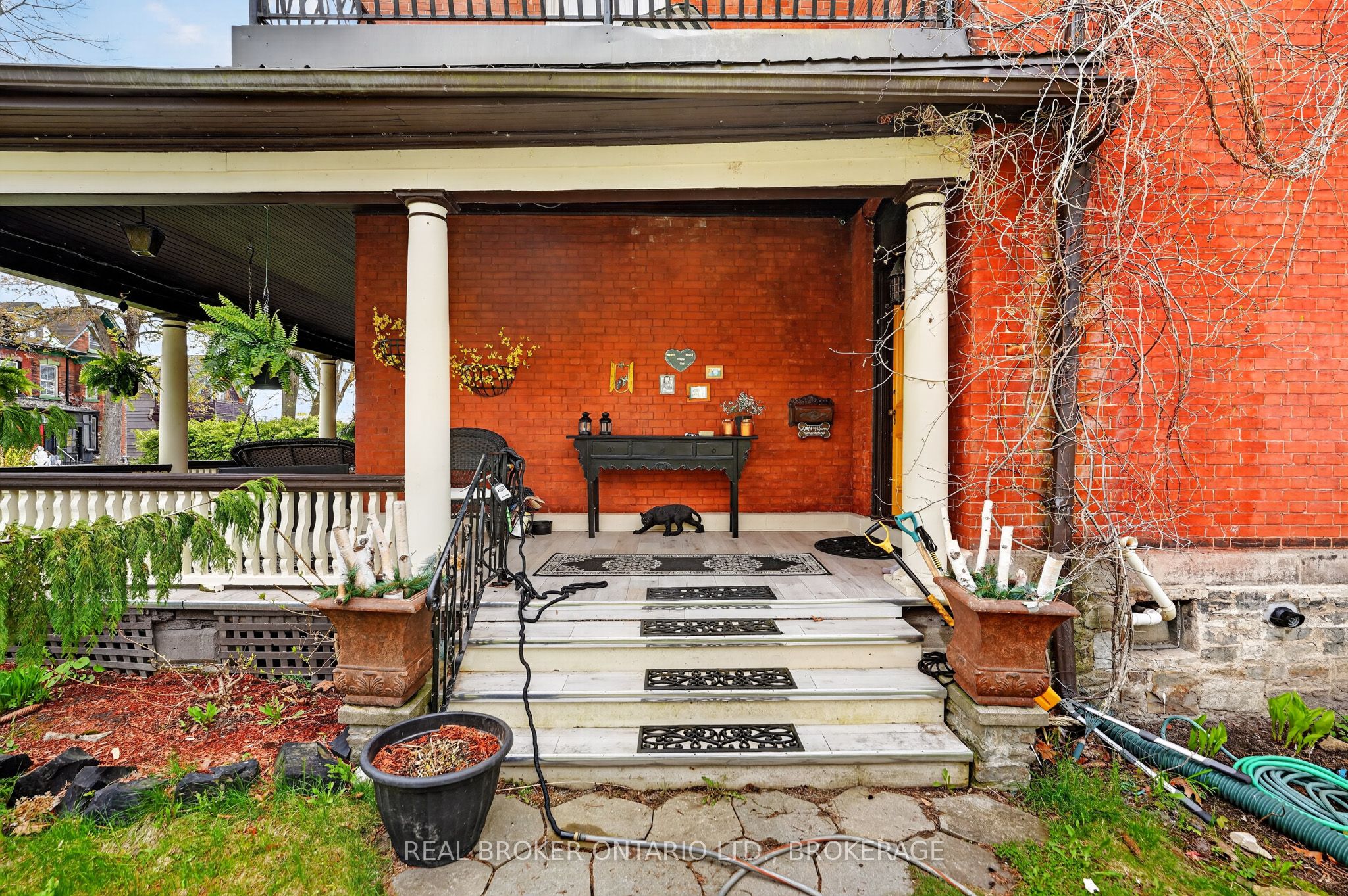 130 Main Street, Gananoque, ON K7G 2L9 photo 3
