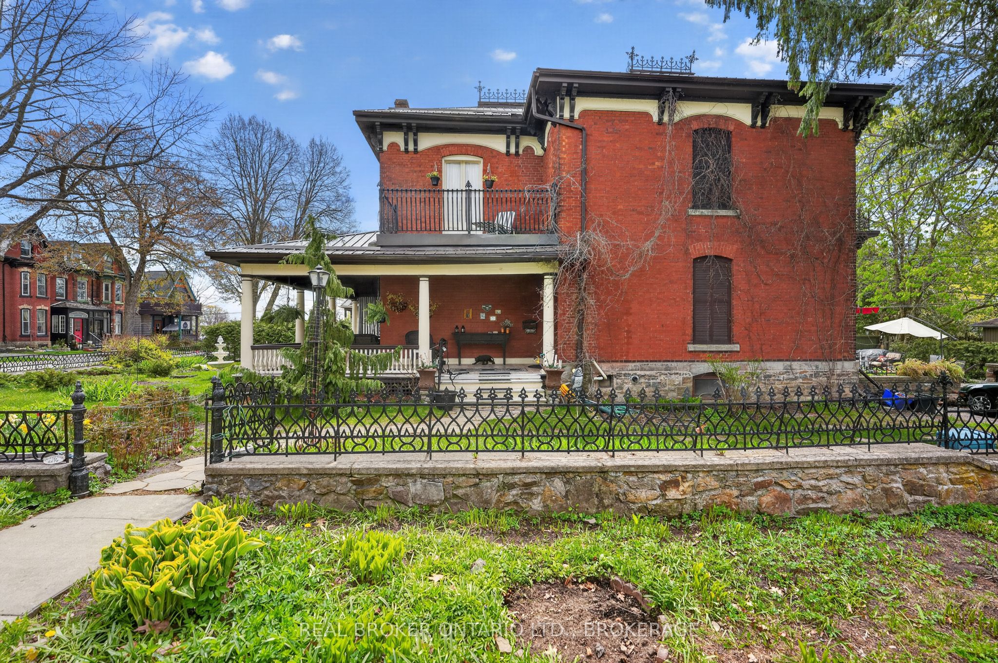 130 Main Street, Gananoque, ON K7G 2L9 photo 5