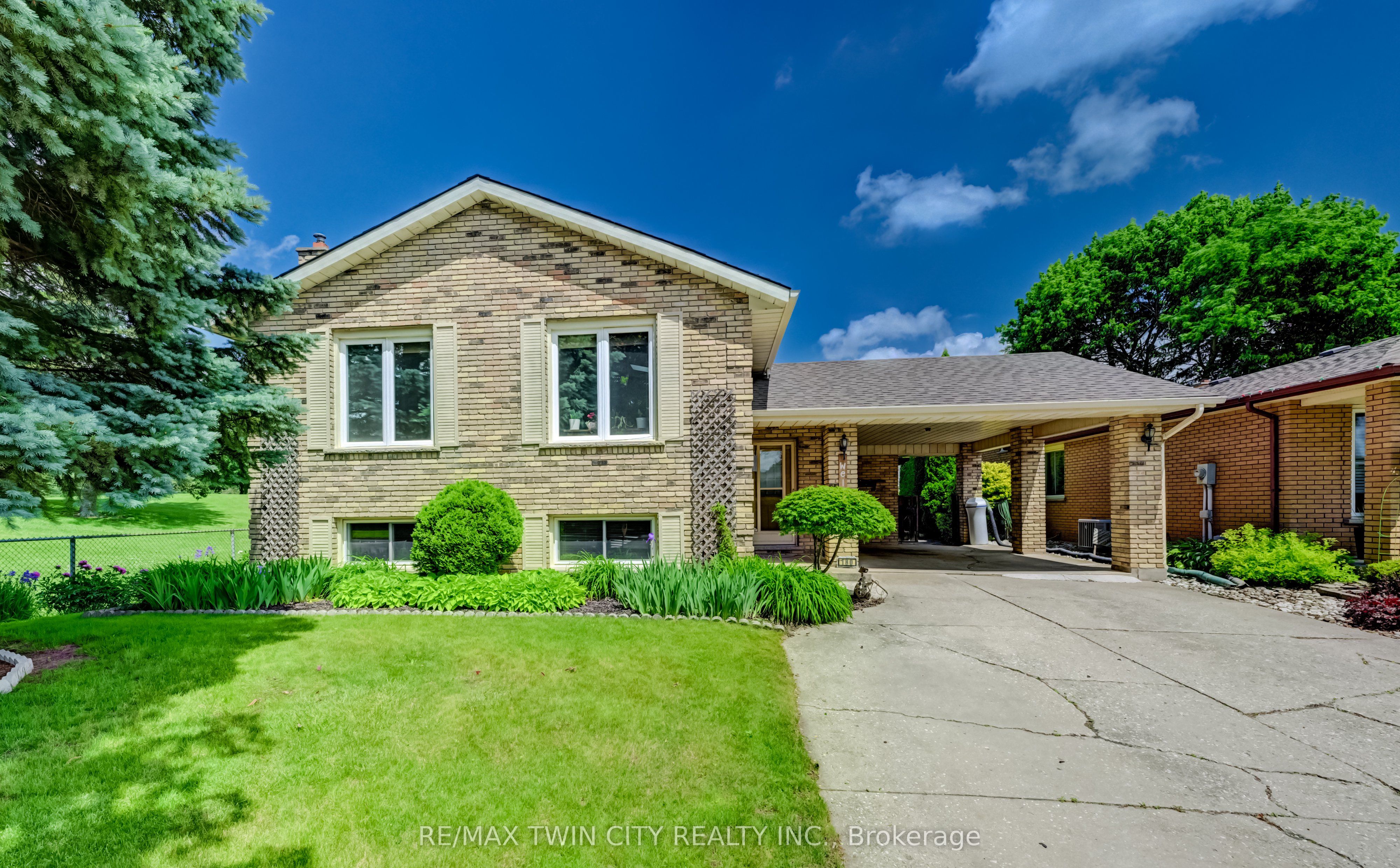 180 Balmoral Drive, Brantford, ON N3R 7N5