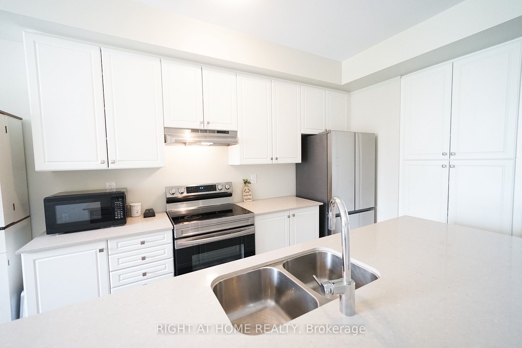 185 Bedrock Drive 23, Hamilton, ON L8J 0M5 photo 4