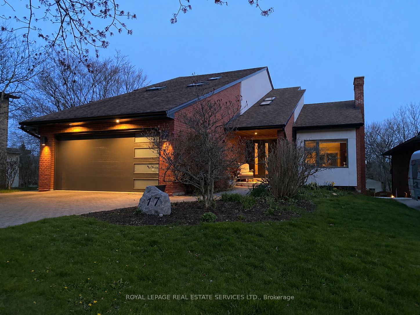 17 Mckay Court, Hamilton, ON L9H 6P1 photo 2