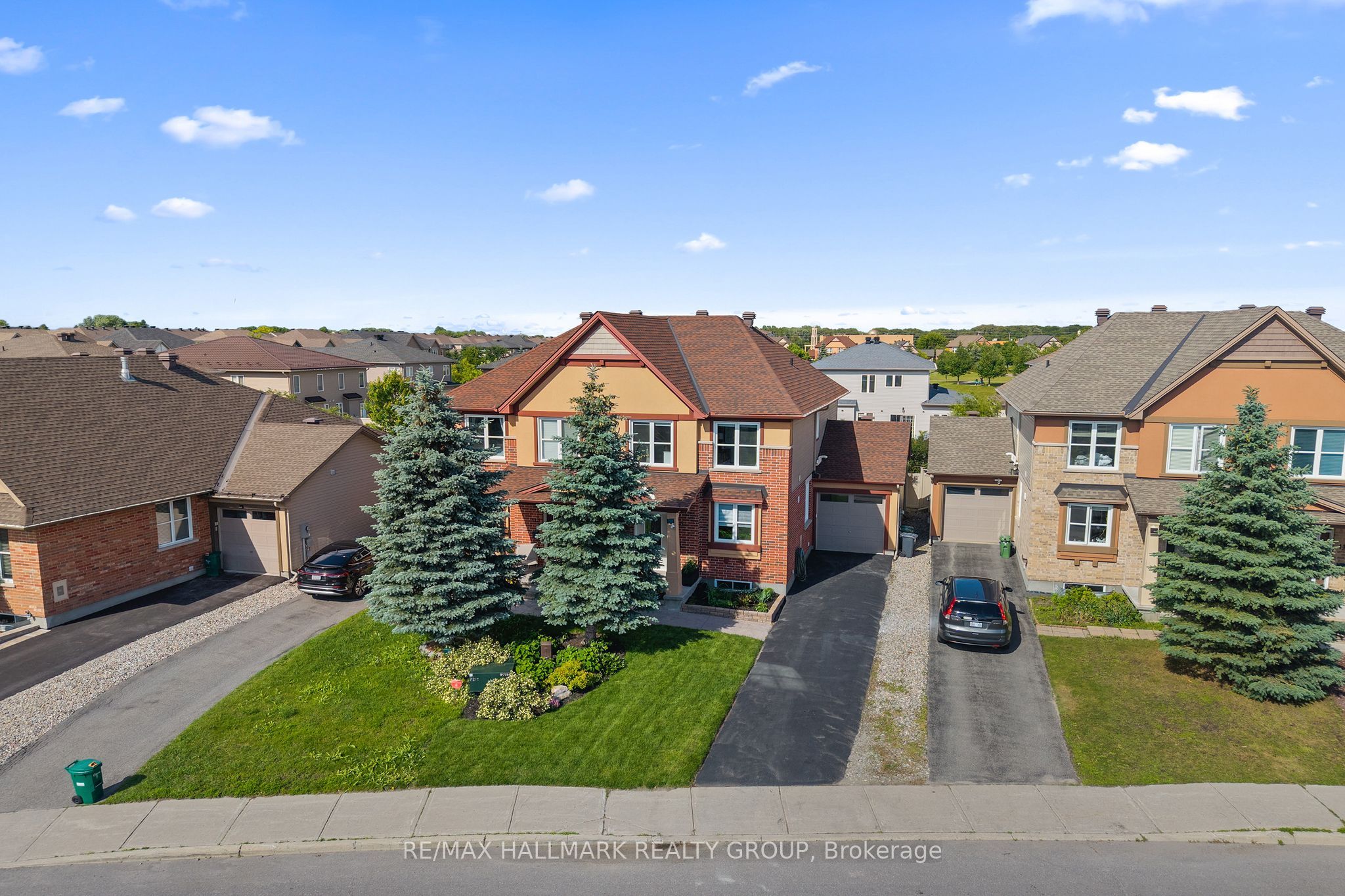 115 Beatrice Drive, Barrhaven, ON K2J 5A4 photo 2