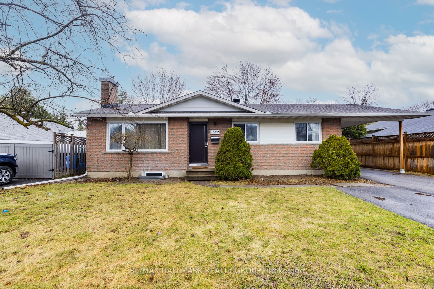 1542 St. Georges Street B, Orleans - Cumberland and Area, ON K1E 1P9