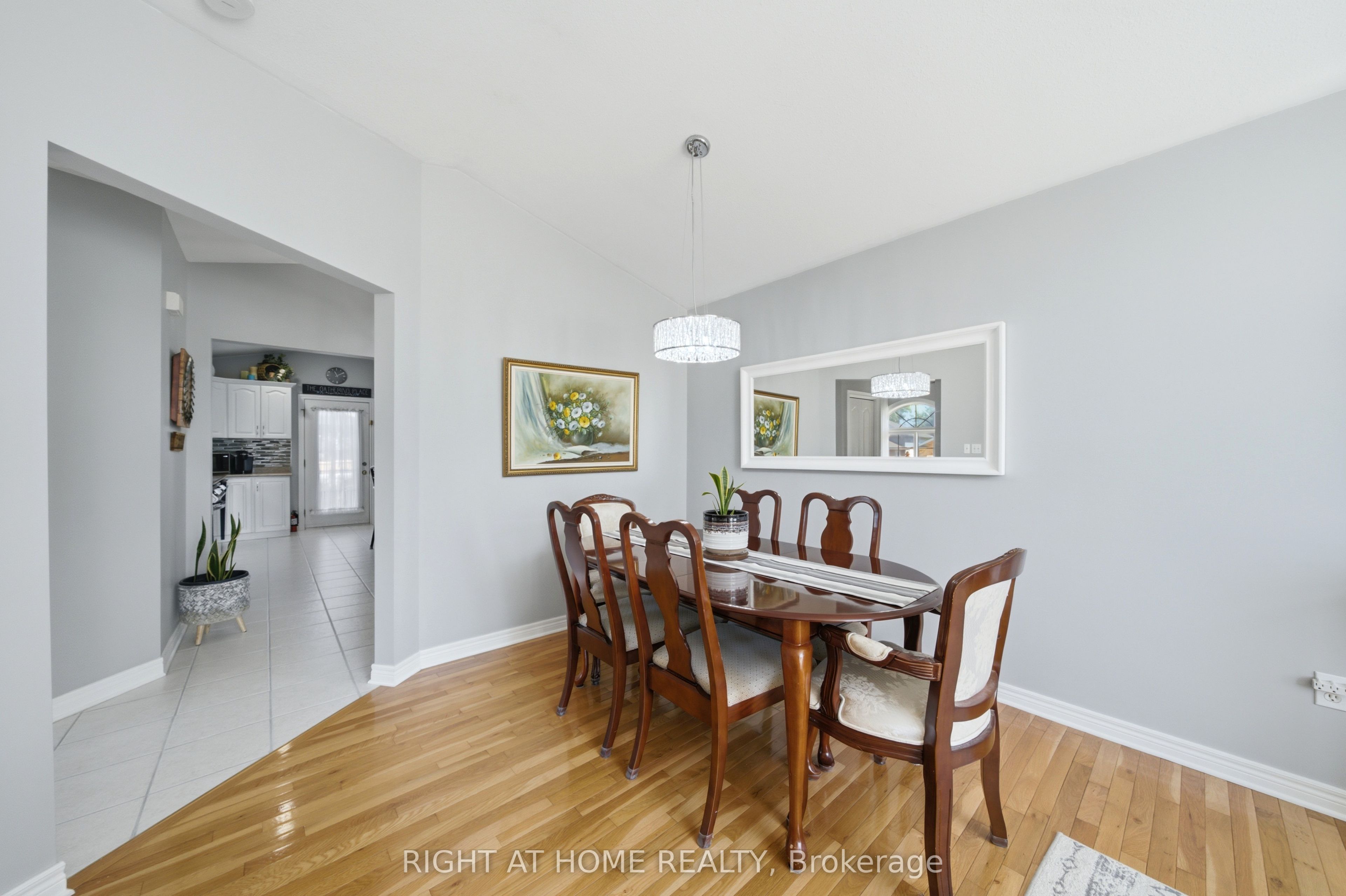 7505 Nadia Court, Niagara Falls, ON L2J 4K6 photo 5