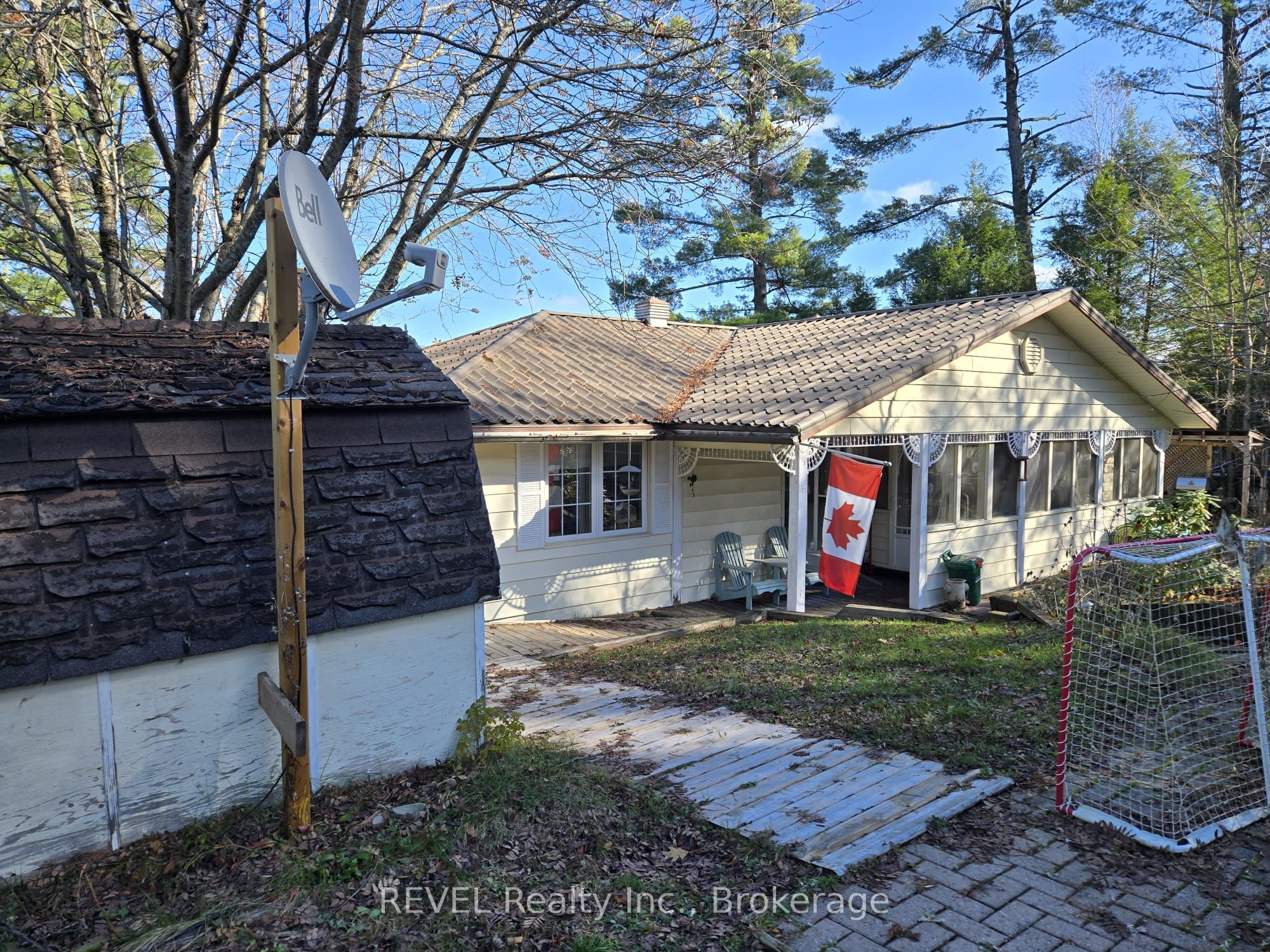 1031 Butterfly Road, Muskoka Lakes, ON P0C 1A0 photo 2