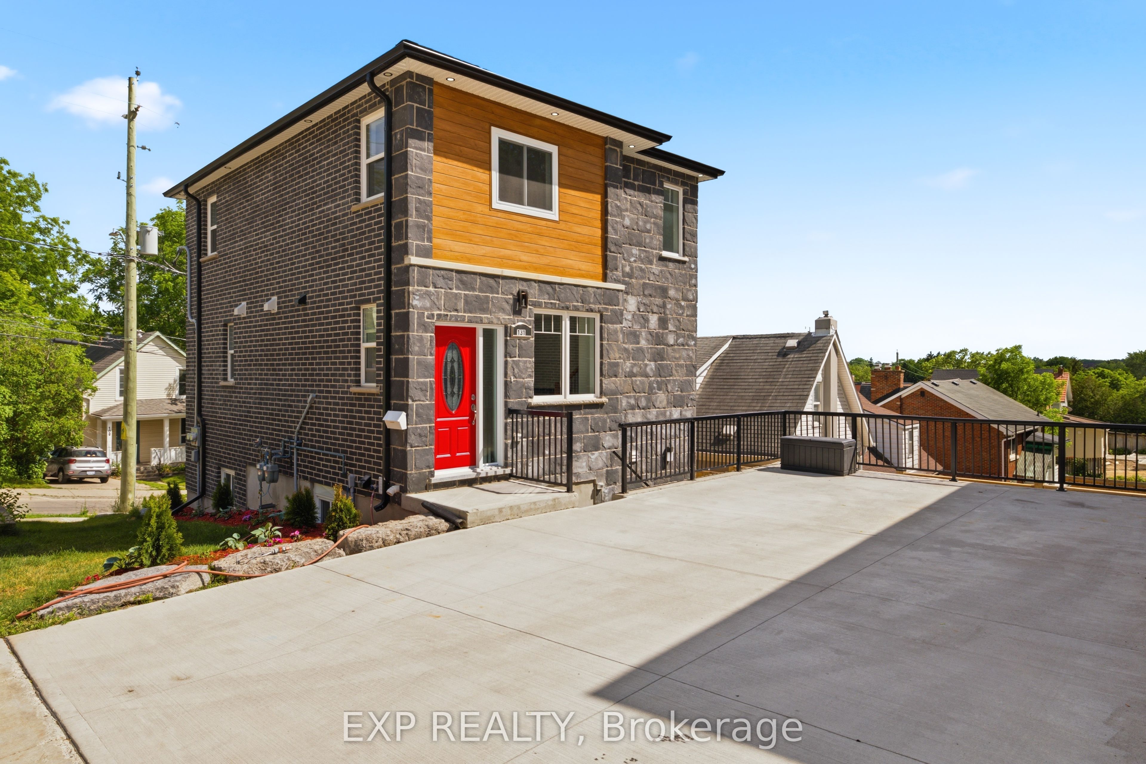 131 St George Street, Kitchener, ON N2G 2T2