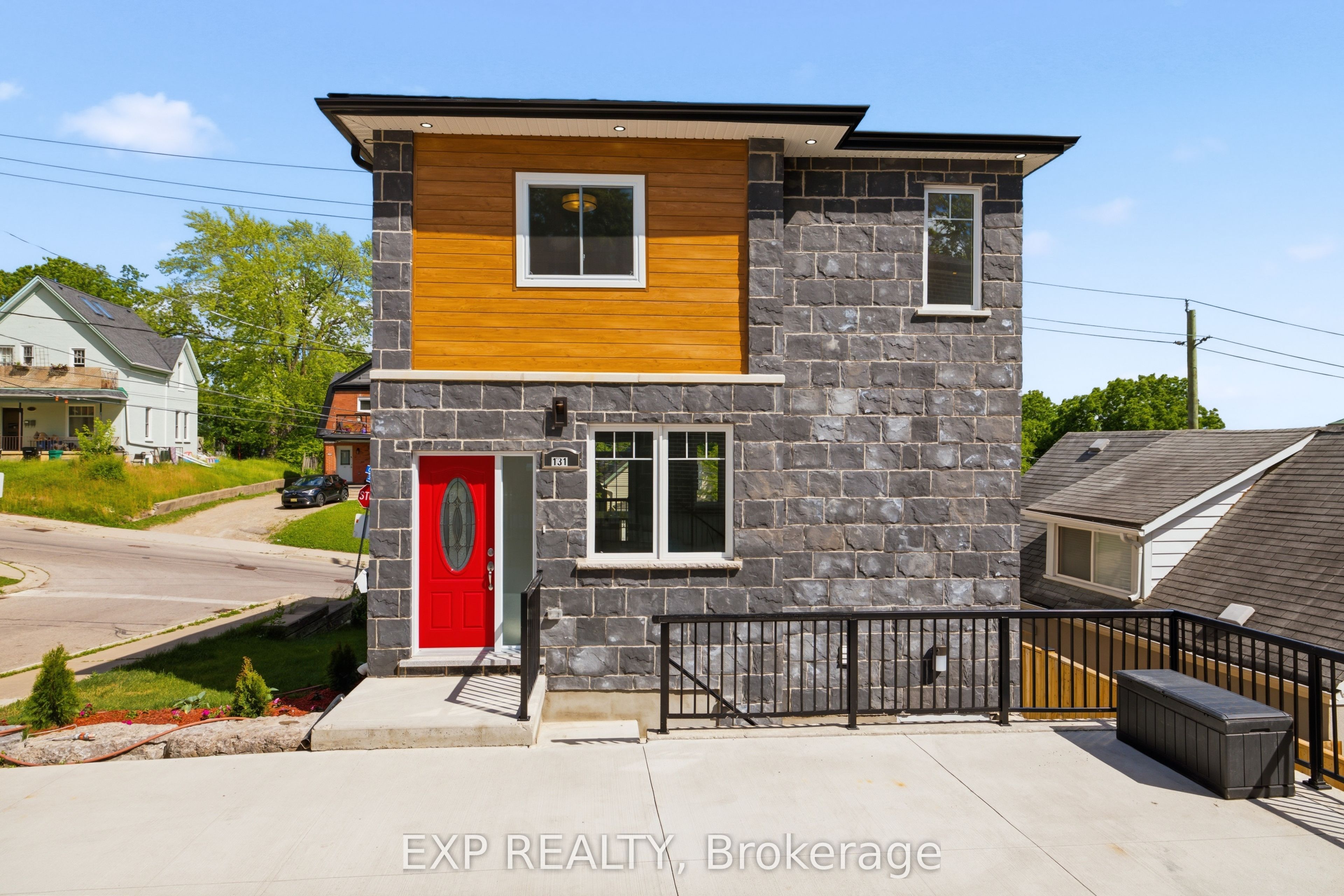 131 St George Street, Kitchener, ON N2G 2T2 photo 2