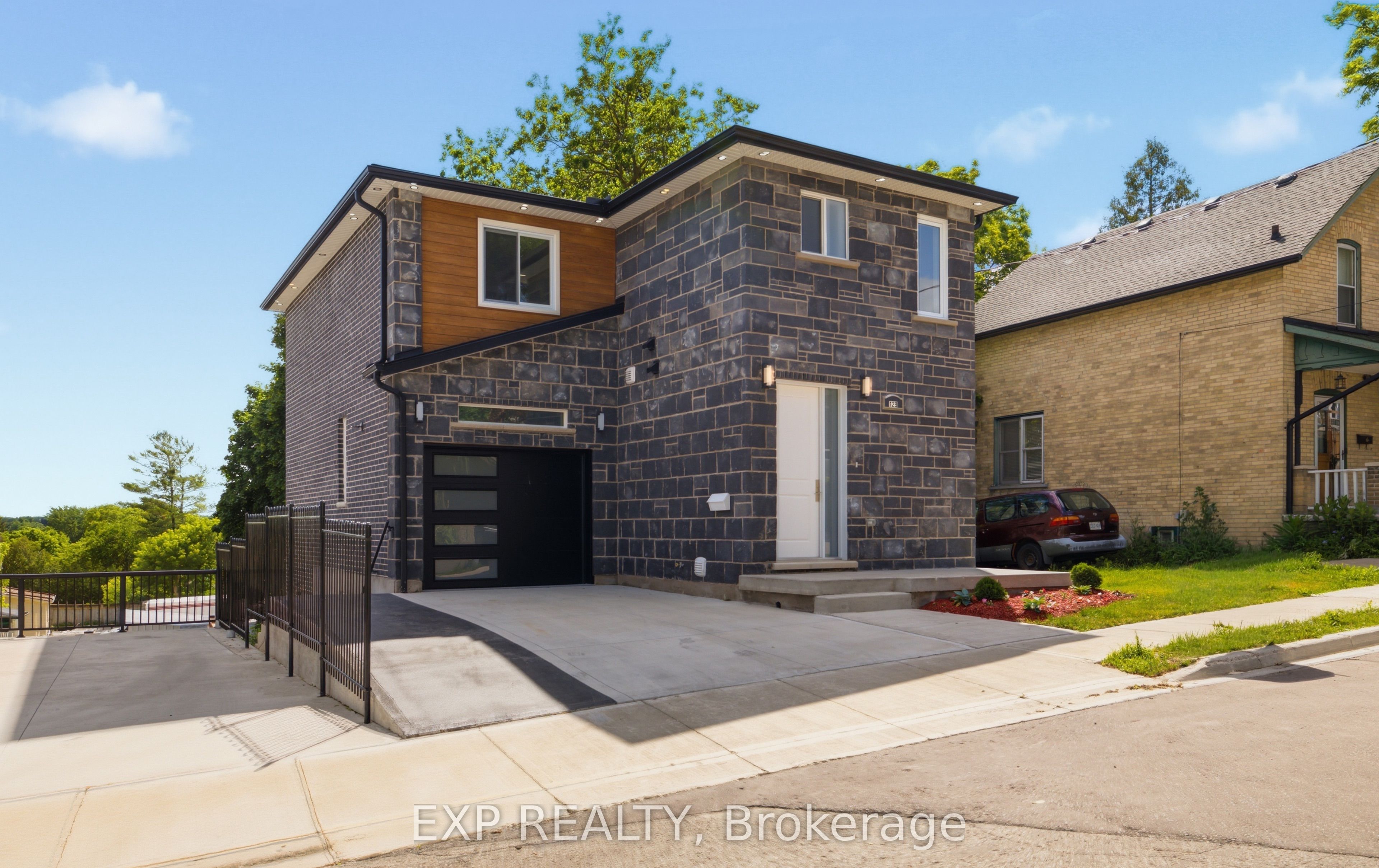 129 St George Street, Kitchener, ON N2G 2T2