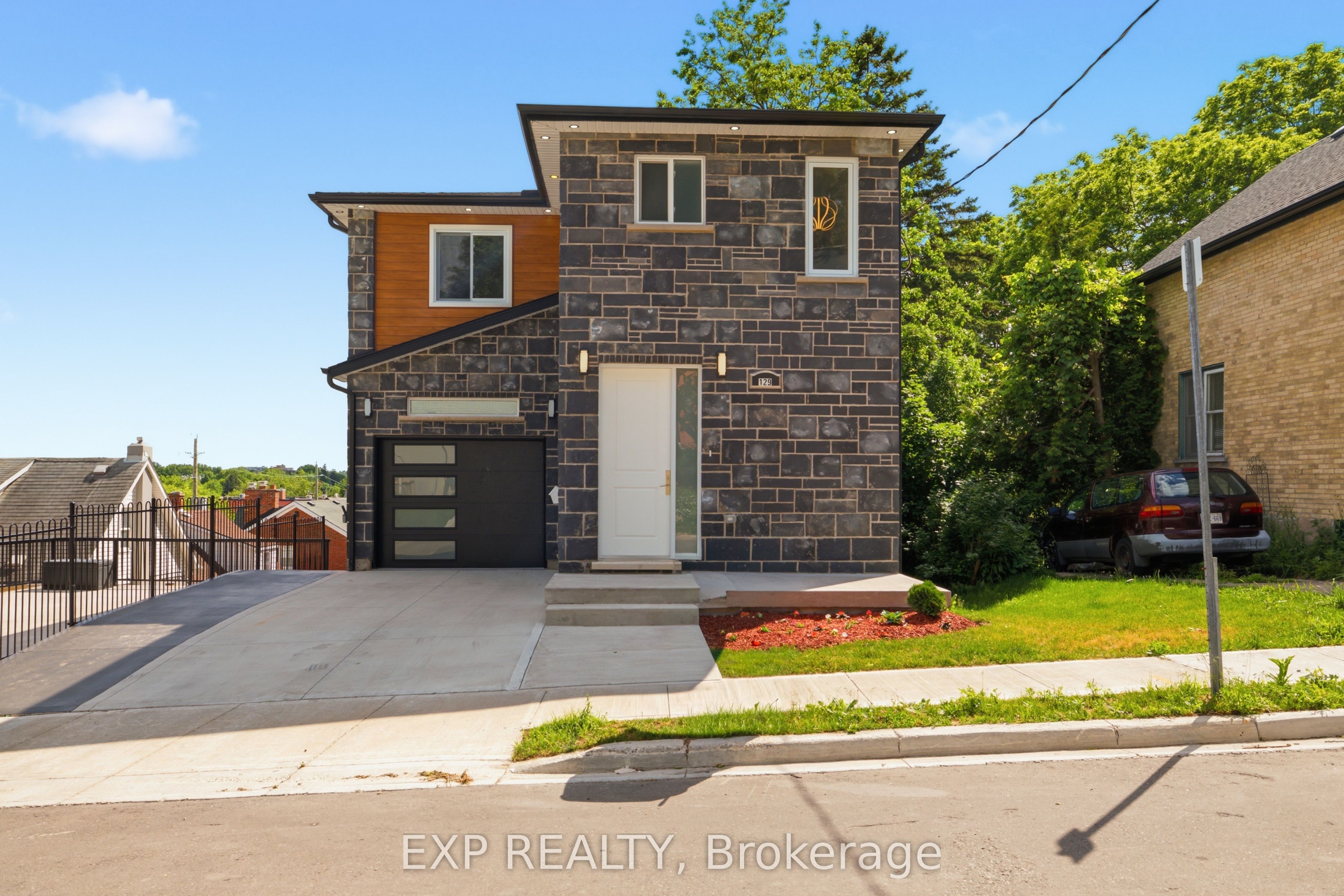 129 St George Street, Kitchener, ON N2G 2T2 photo 2