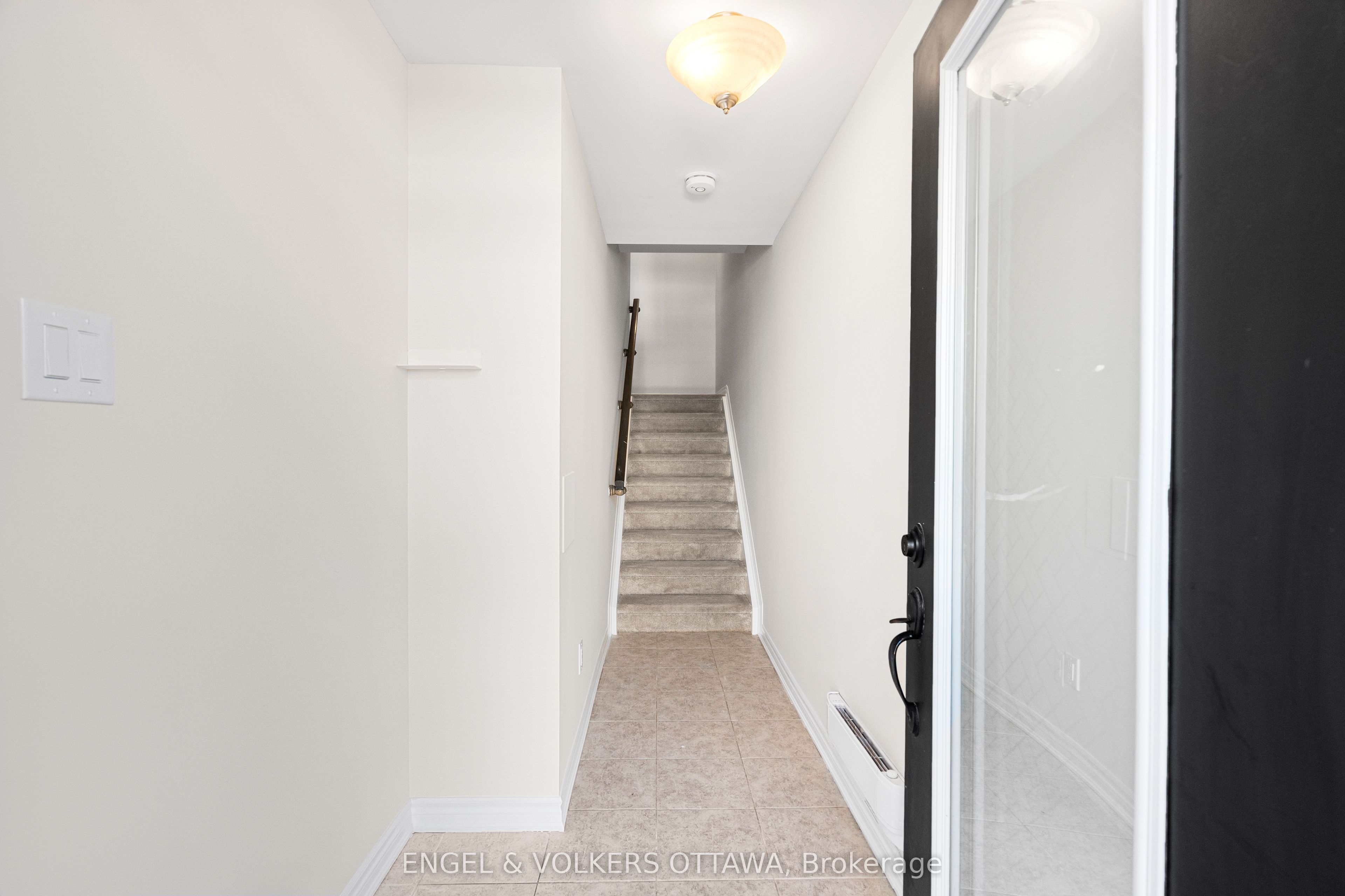 571 Ozawa Private, Manor Park - Cardinal Glen and Area, ON K1K 4Z9 photo 3