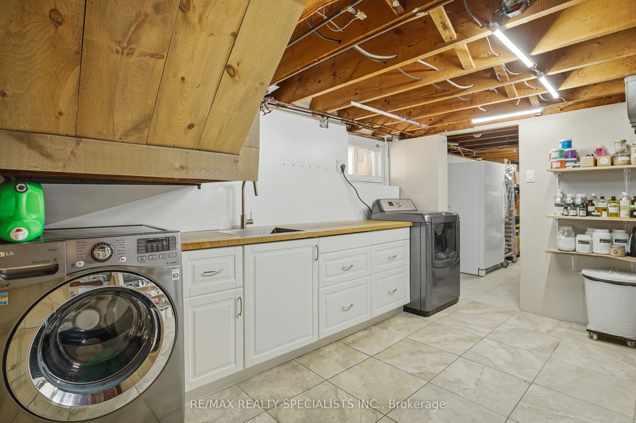 11 Kingsway Boulevard, Grimsby, ON L3M 3E4 photo 2