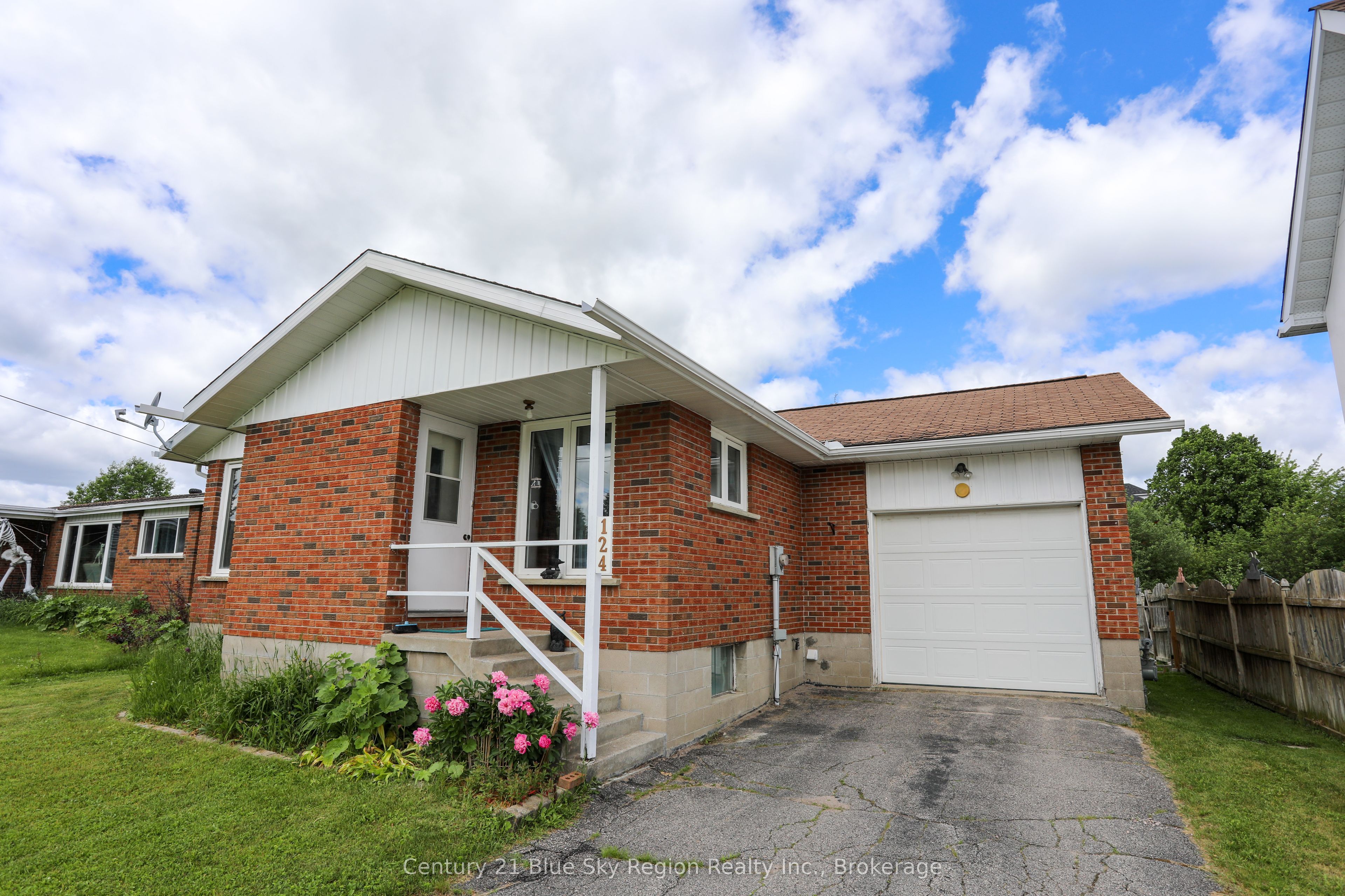 124 King Street W, Powassan, ON P0H 1Z0 photo 3