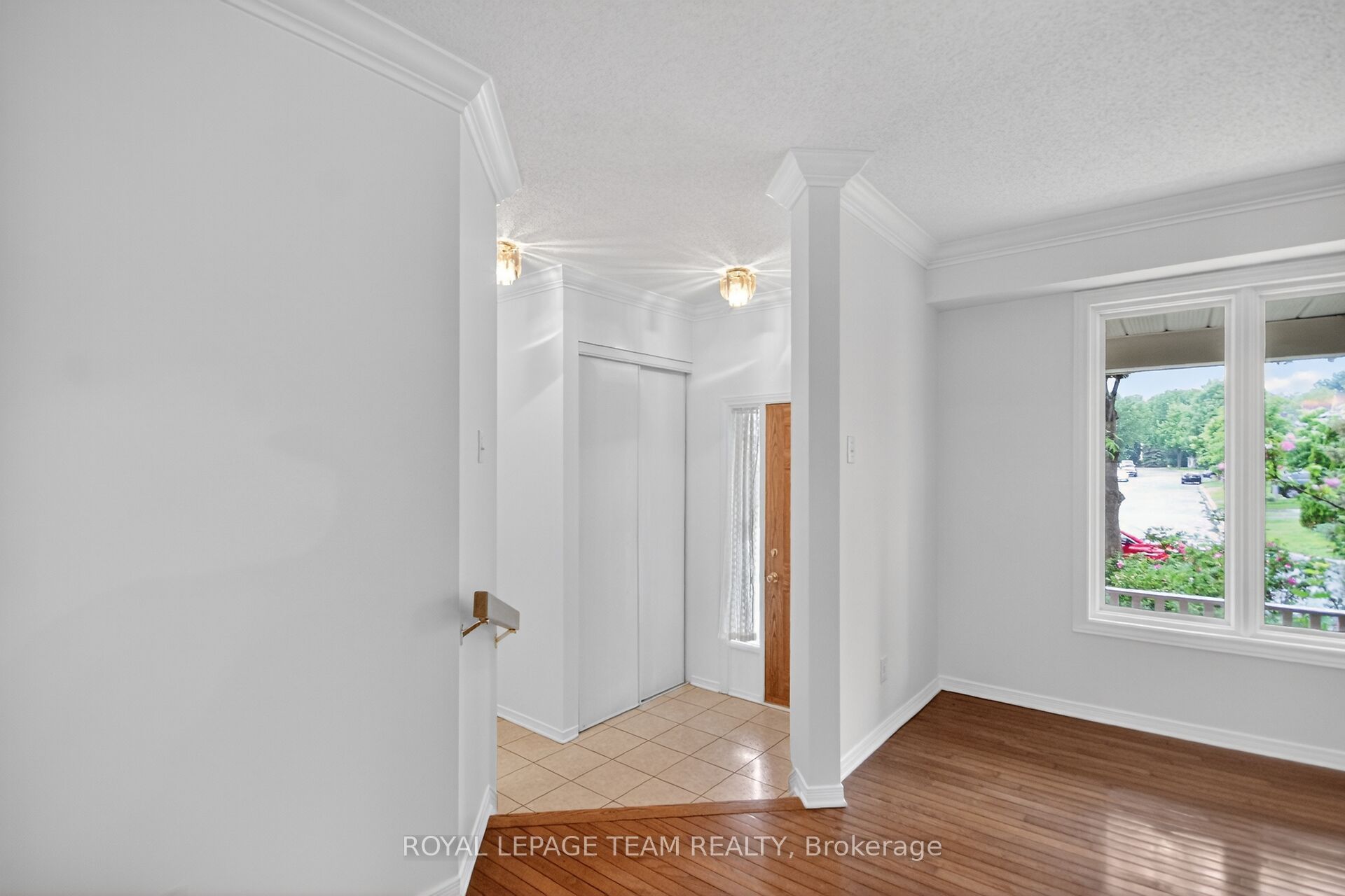 19 Windhurst Drive, Barrhaven, ON K2G 6G5 photo 2