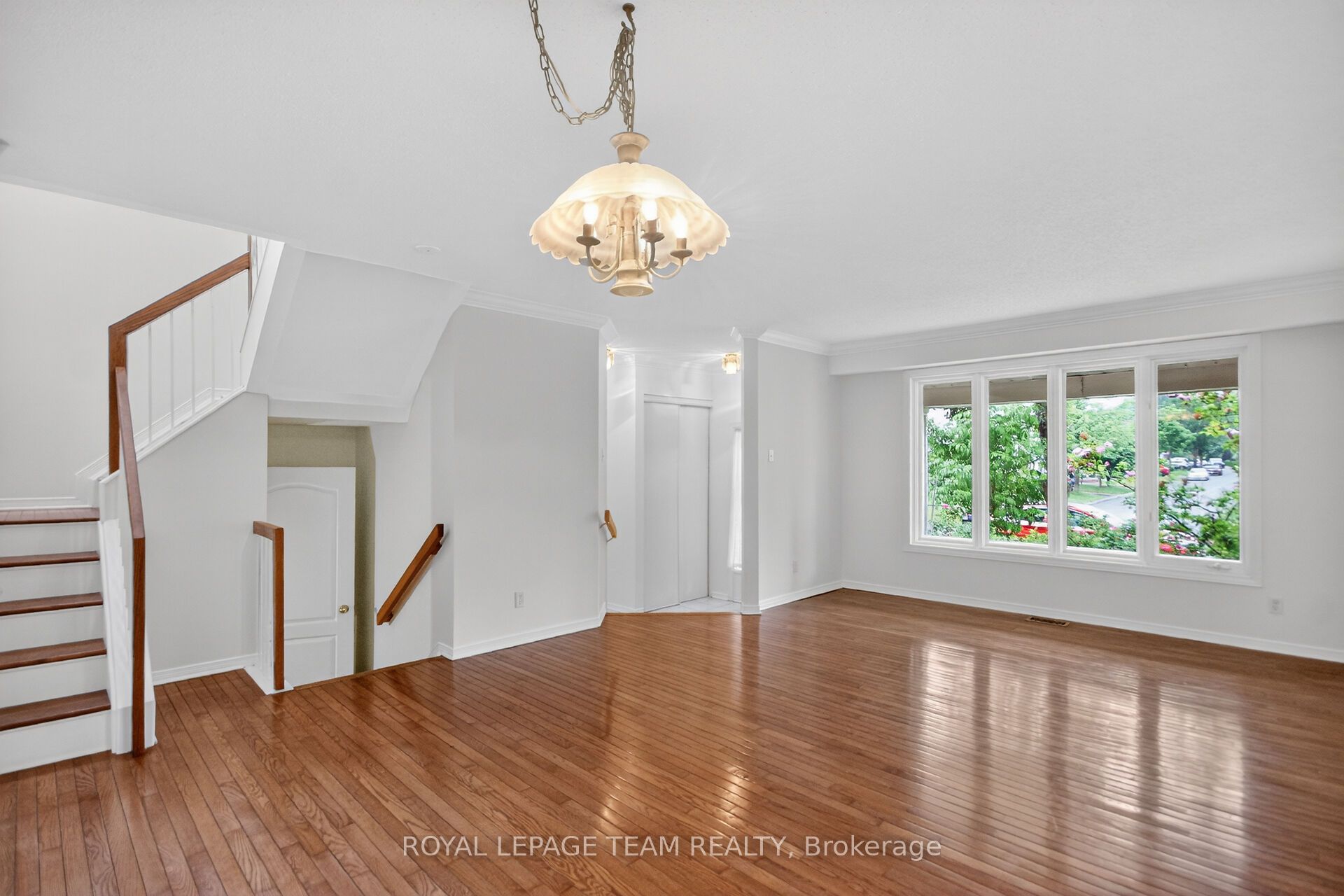 19 Windhurst Drive, Barrhaven, ON K2G 6G5 photo 4