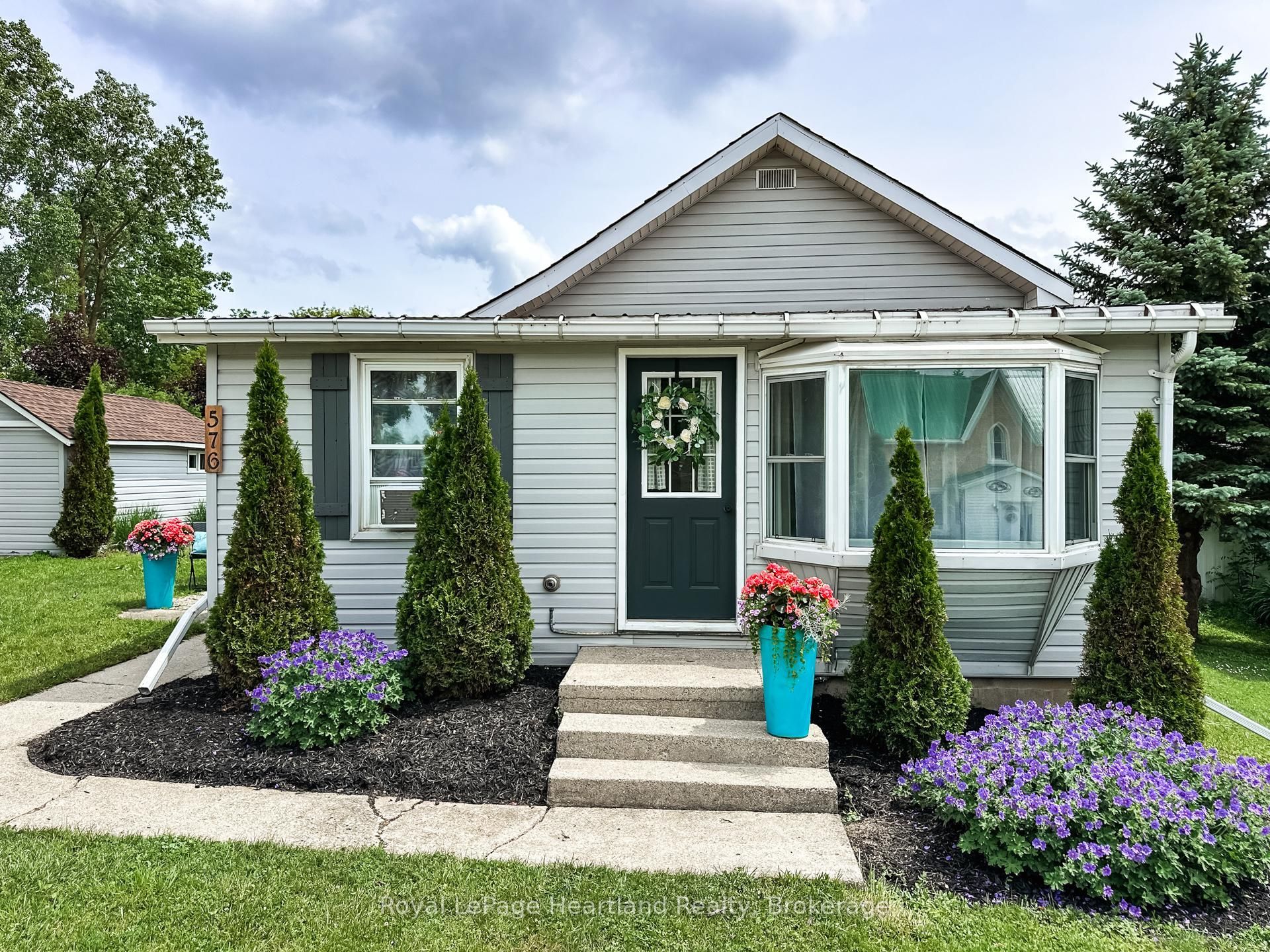 576 Queen Street, North Huron, ON N0M 1H0 photo 2